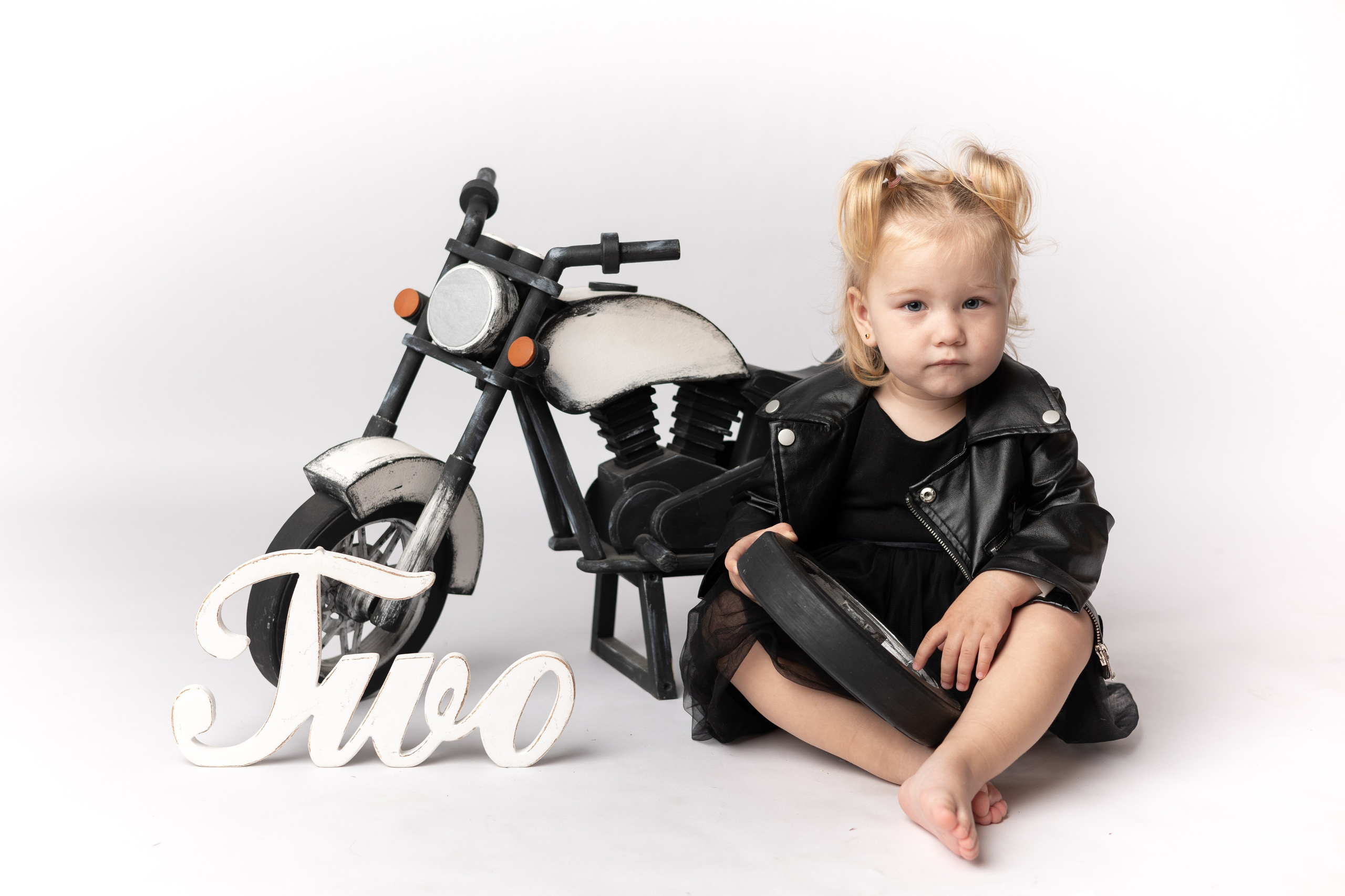 От 9 месяцев  - Фотограф новорожденных: магия детства в каждом снимке. Фотограф новорожденных: волшебные моменты первых дней жизни