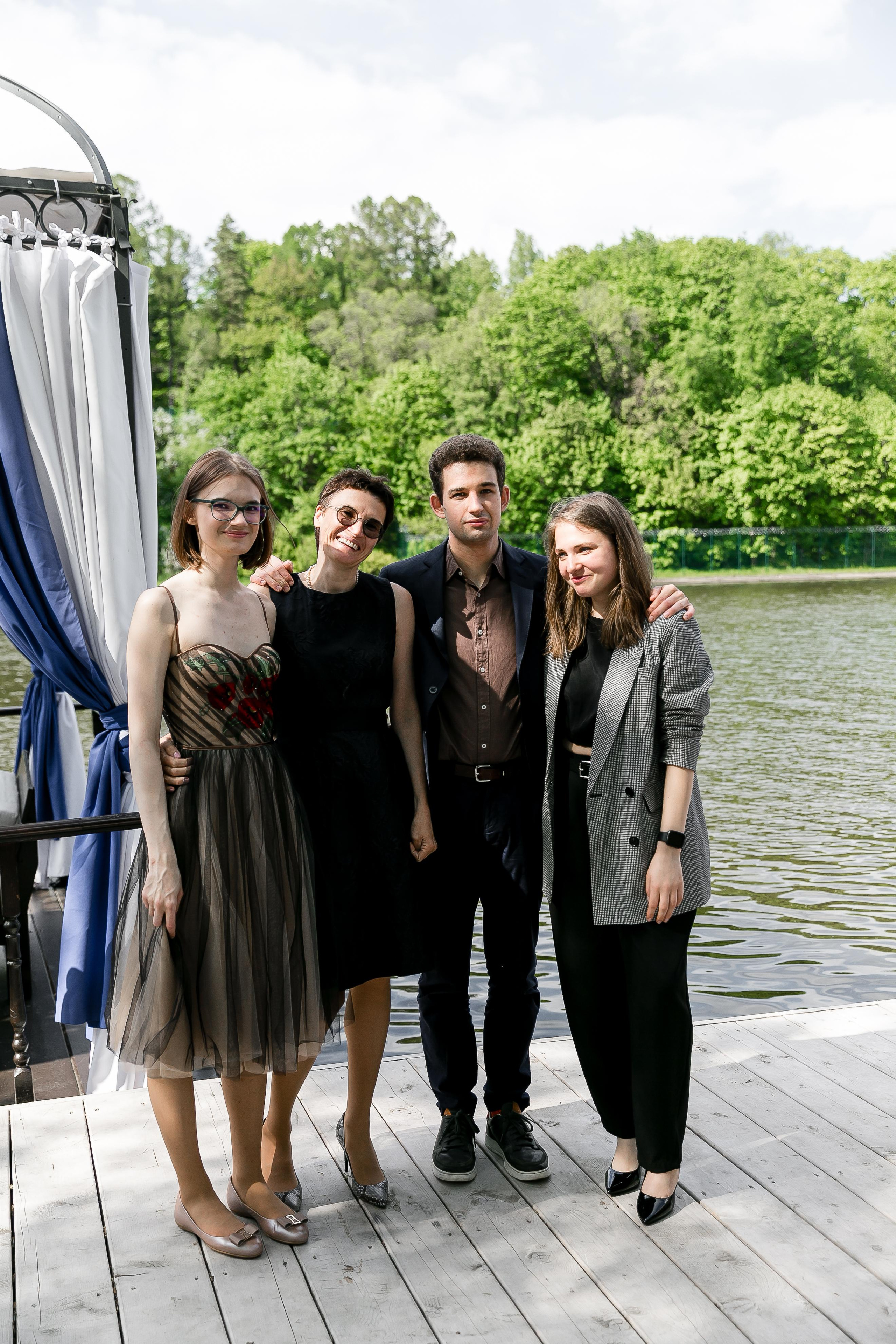 Выпускной, школа «Мир знаний». Свадебный фотограф | Москва