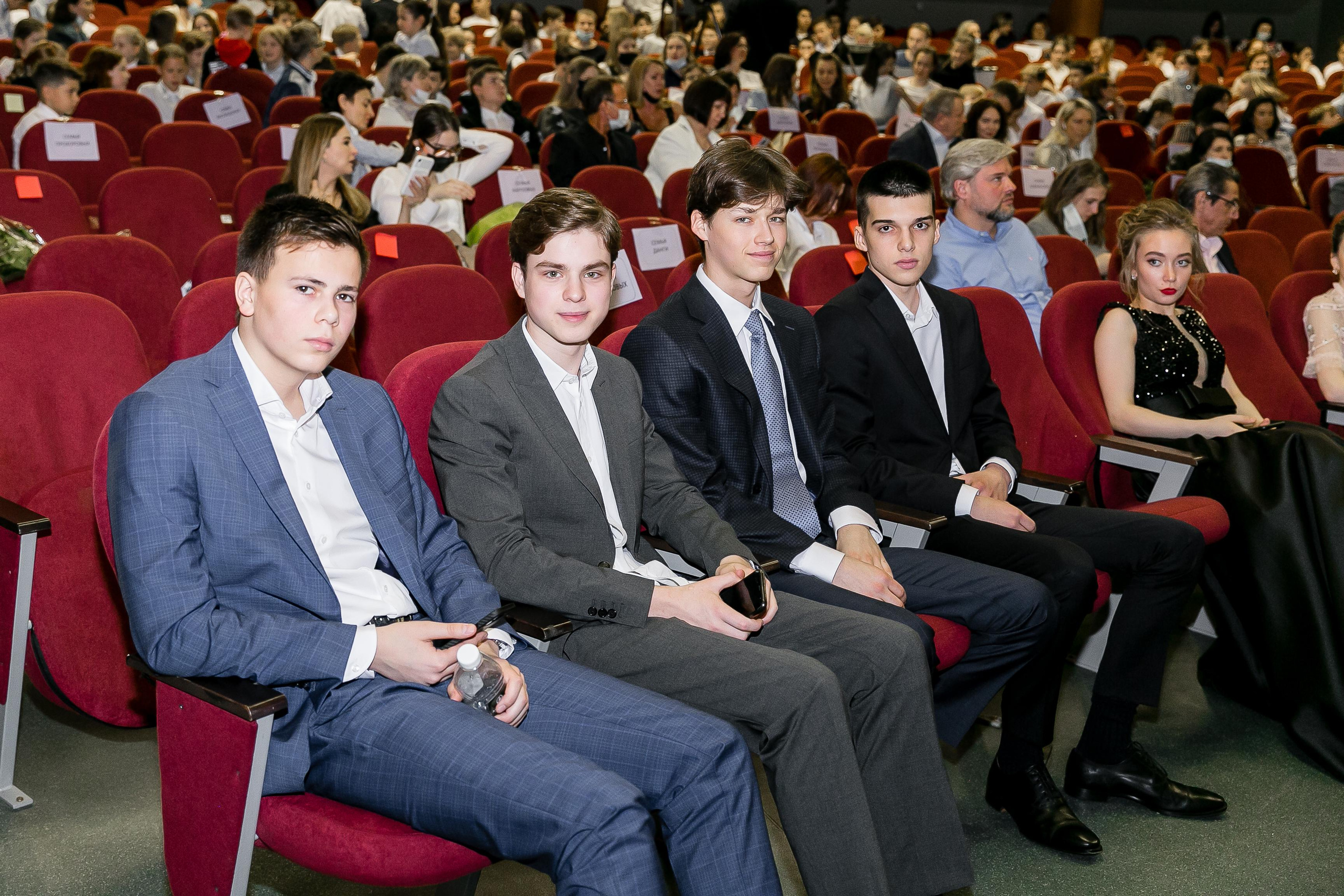 Выпускной, школа «Мир знаний». Свадебный фотограф | Москва