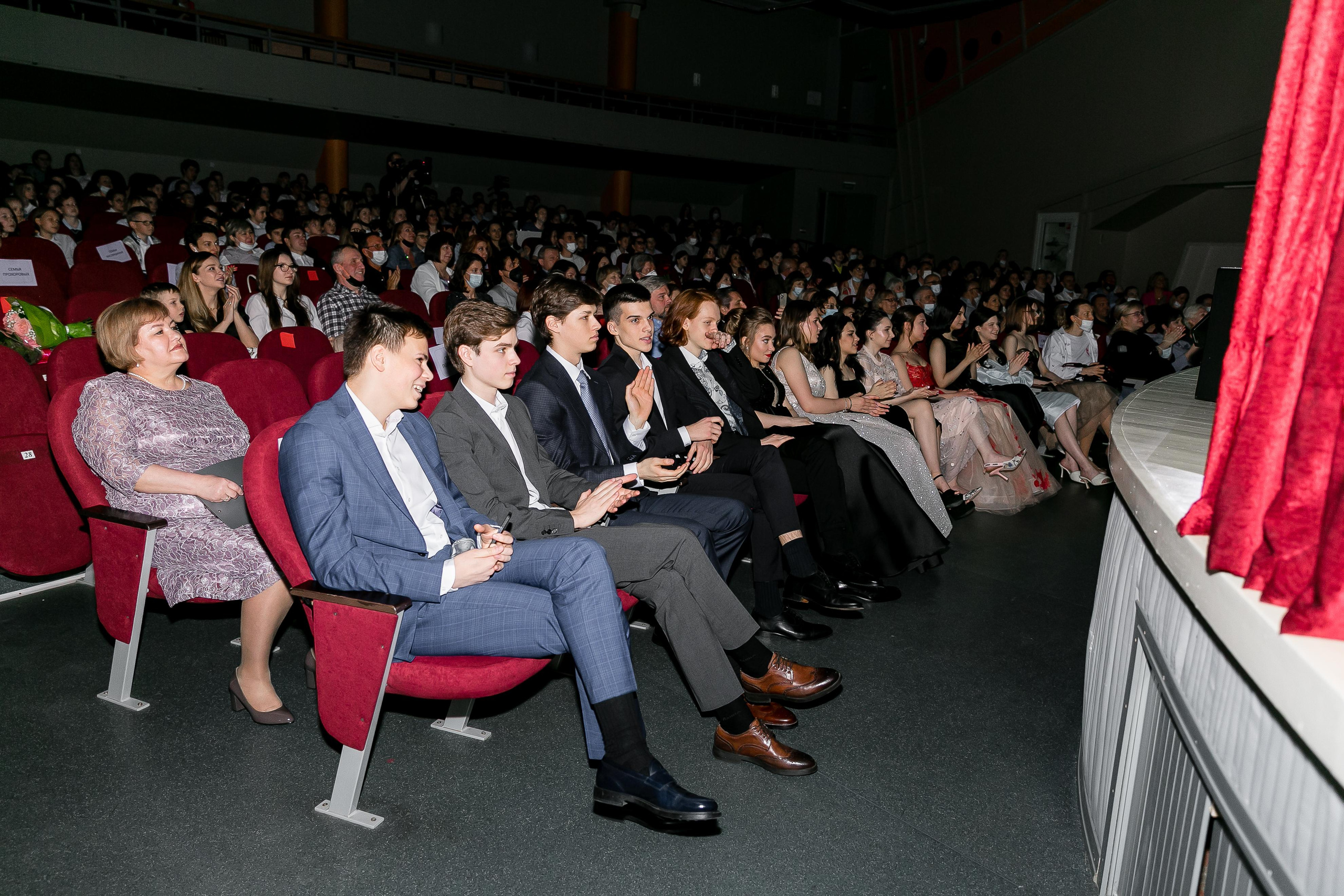Выпускной, школа «Мир знаний». Свадебный фотограф | Москва