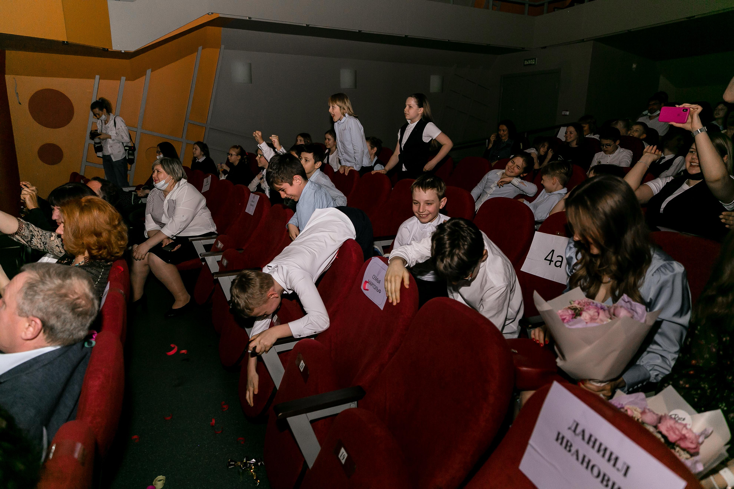 Выпускной, школа «Мир знаний». Свадебный фотограф | Москва