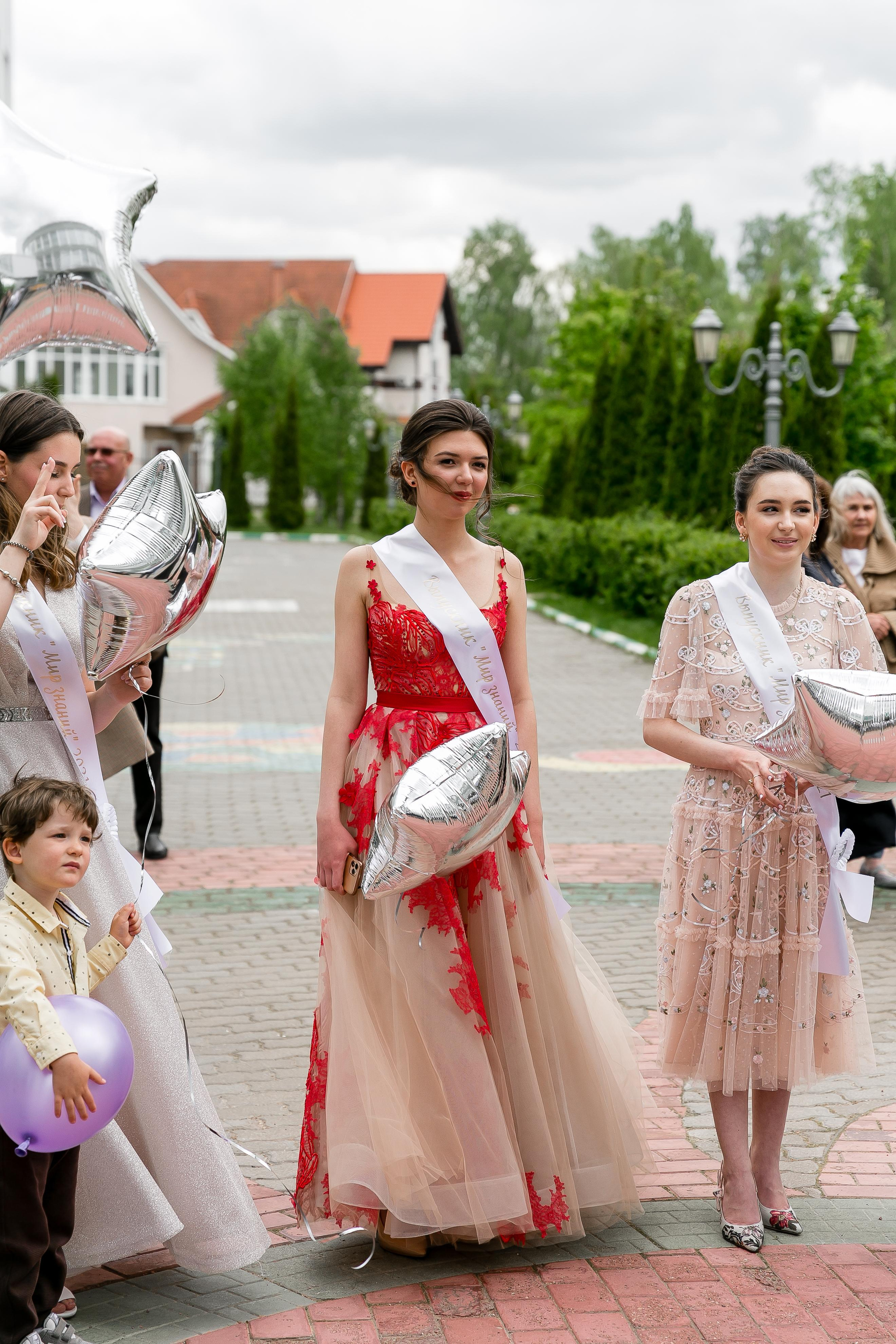 Выпускной, школа «Мир знаний». Свадебный фотограф | Москва