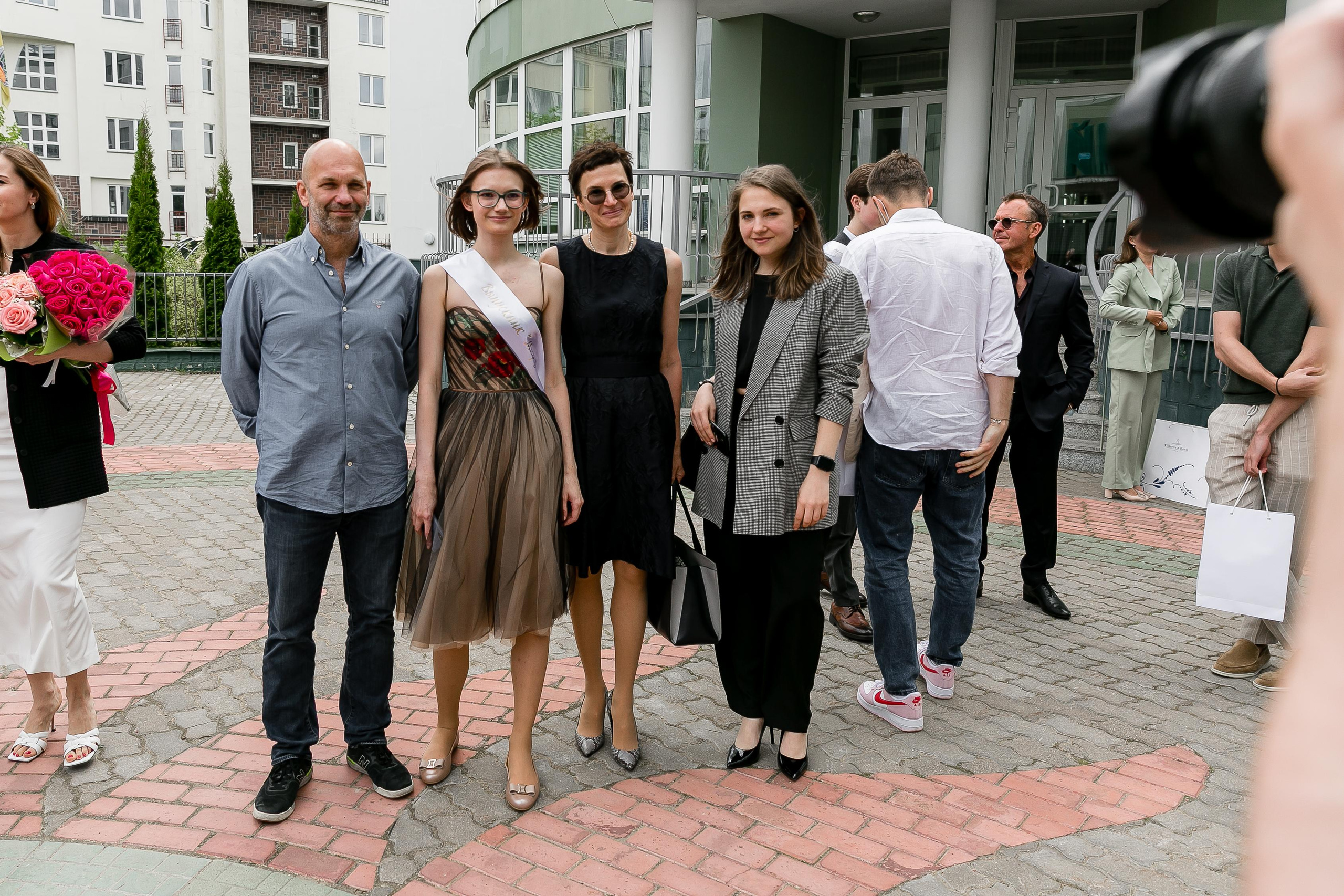 Выпускной, школа «Мир знаний». Свадебный фотограф | Москва
