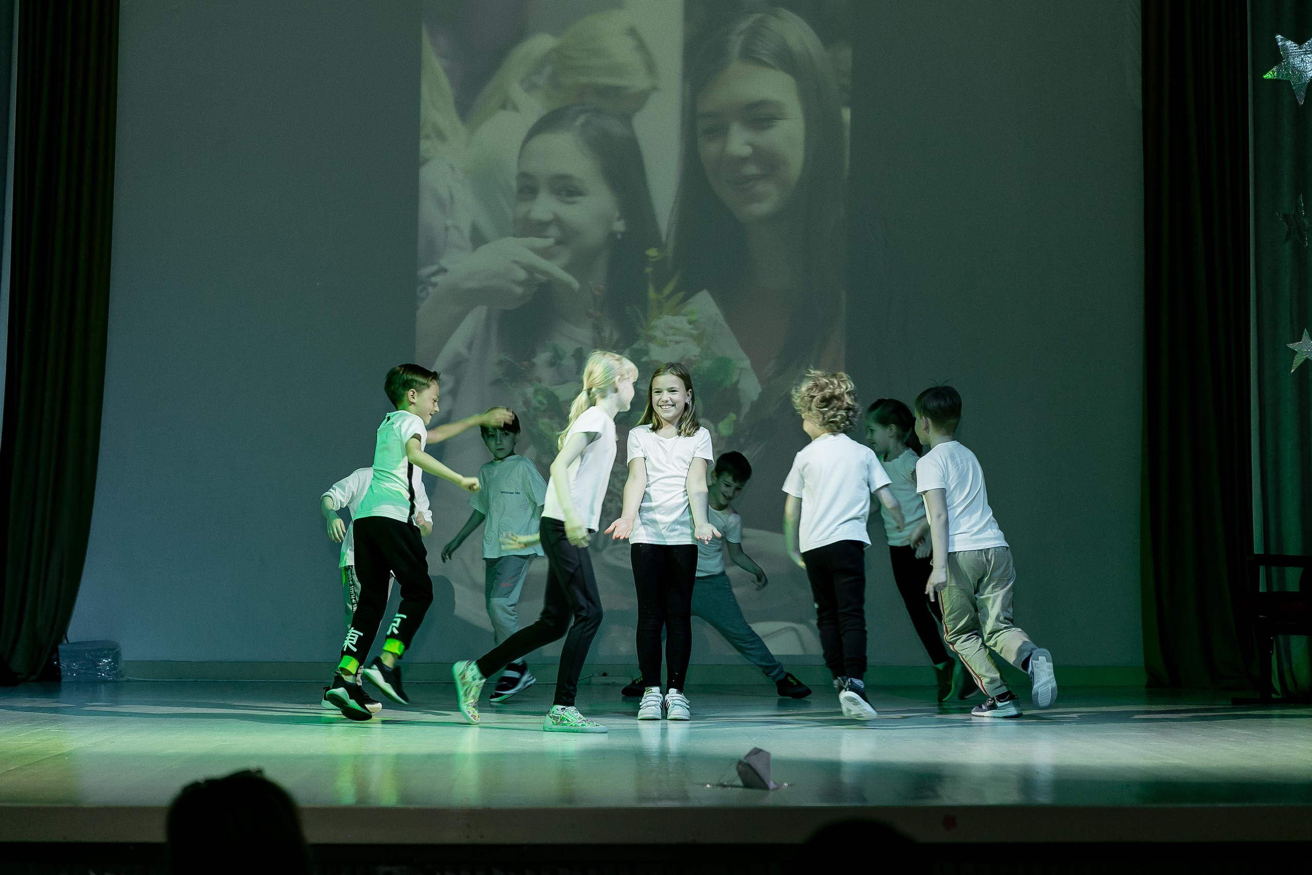 Выпускной, школа «Мир знаний». Свадебный фотограф | Москва