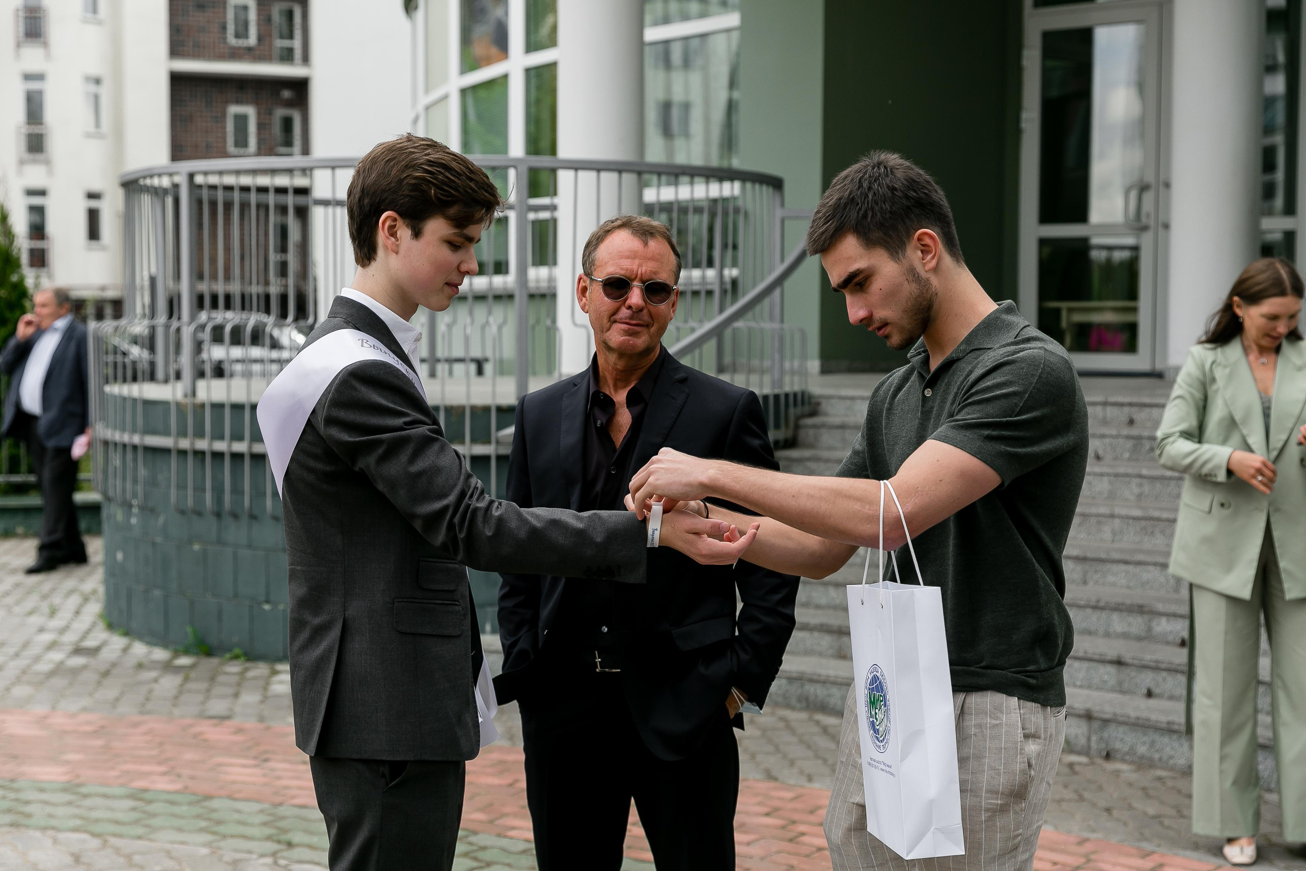 Выпускной, школа «Мир знаний». Свадебный фотограф | Москва
