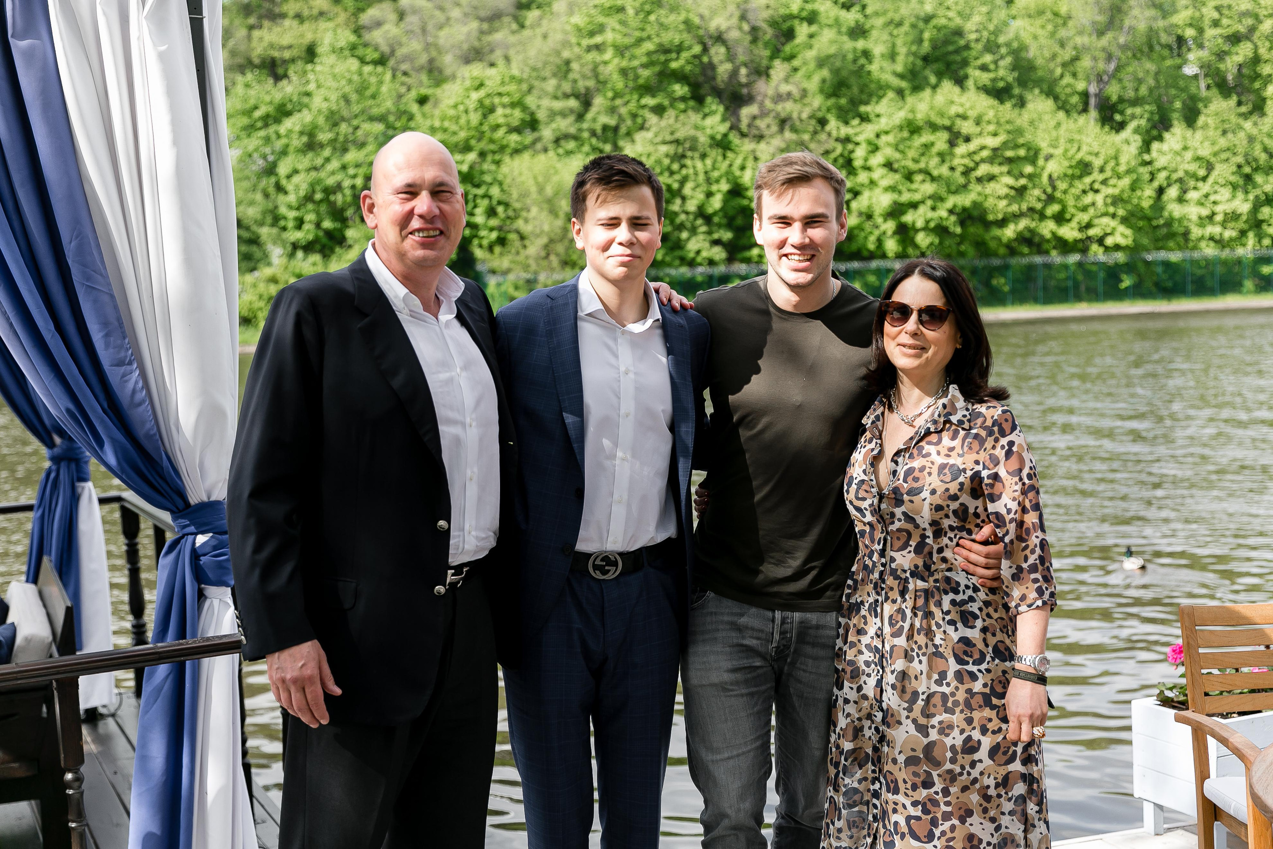 Выпускной, школа «Мир знаний». Свадебный фотограф | Москва