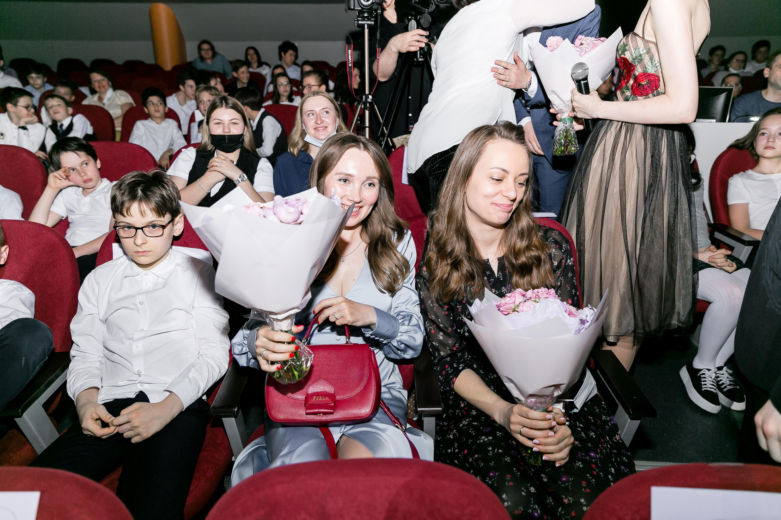 Выпускной, школа «Мир знаний». Свадебный фотограф | Москва