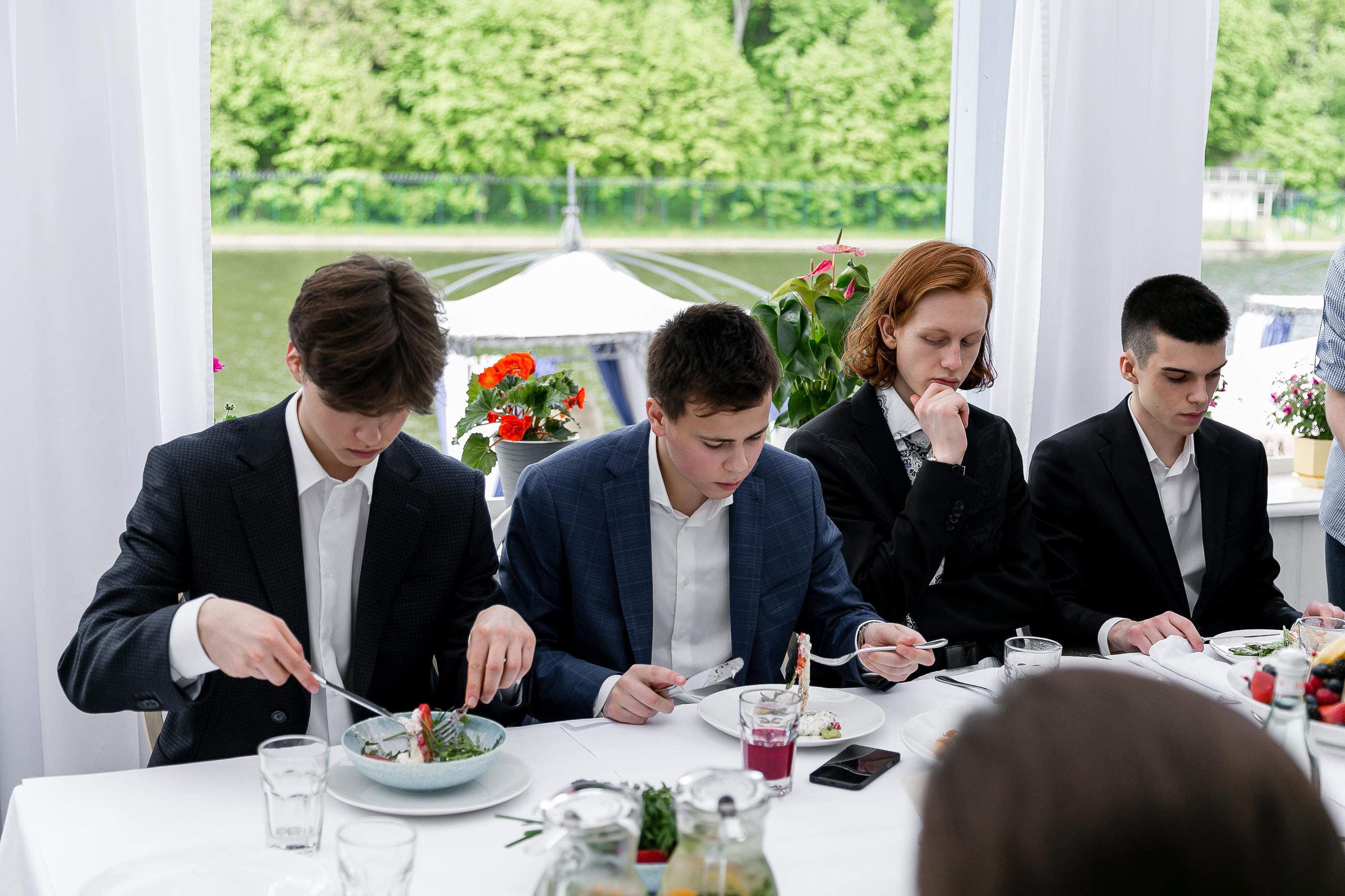 Выпускной, школа «Мир знаний». Свадебный фотограф | Москва