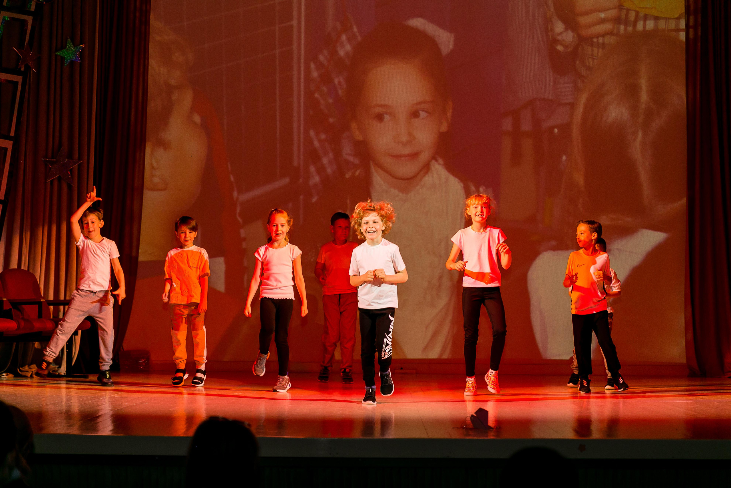 Выпускной, школа «Мир знаний». Свадебный фотограф | Москва