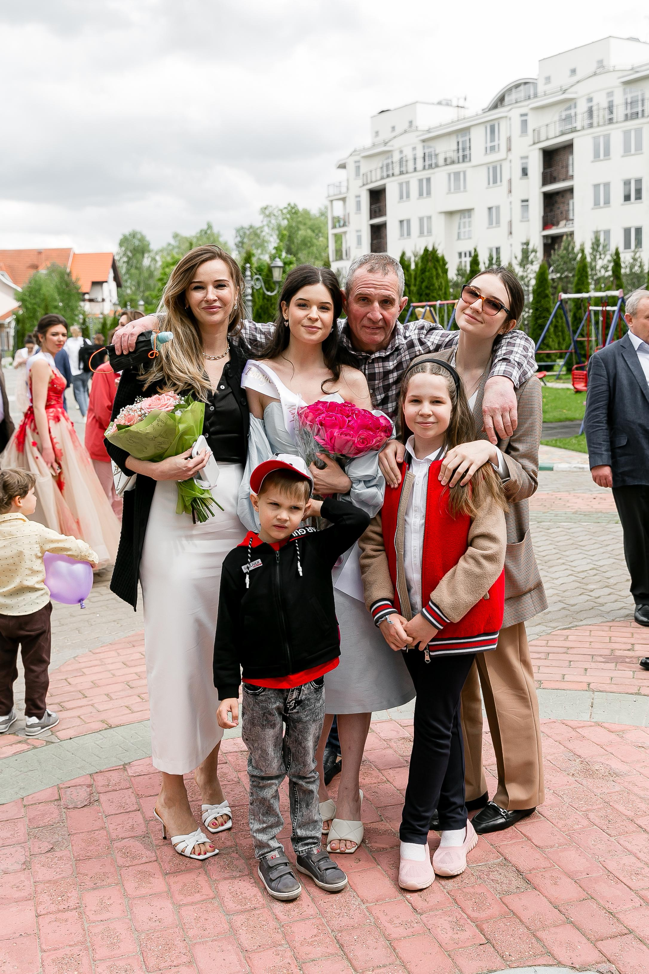 Выпускной, школа «Мир знаний». Свадебный фотограф | Москва