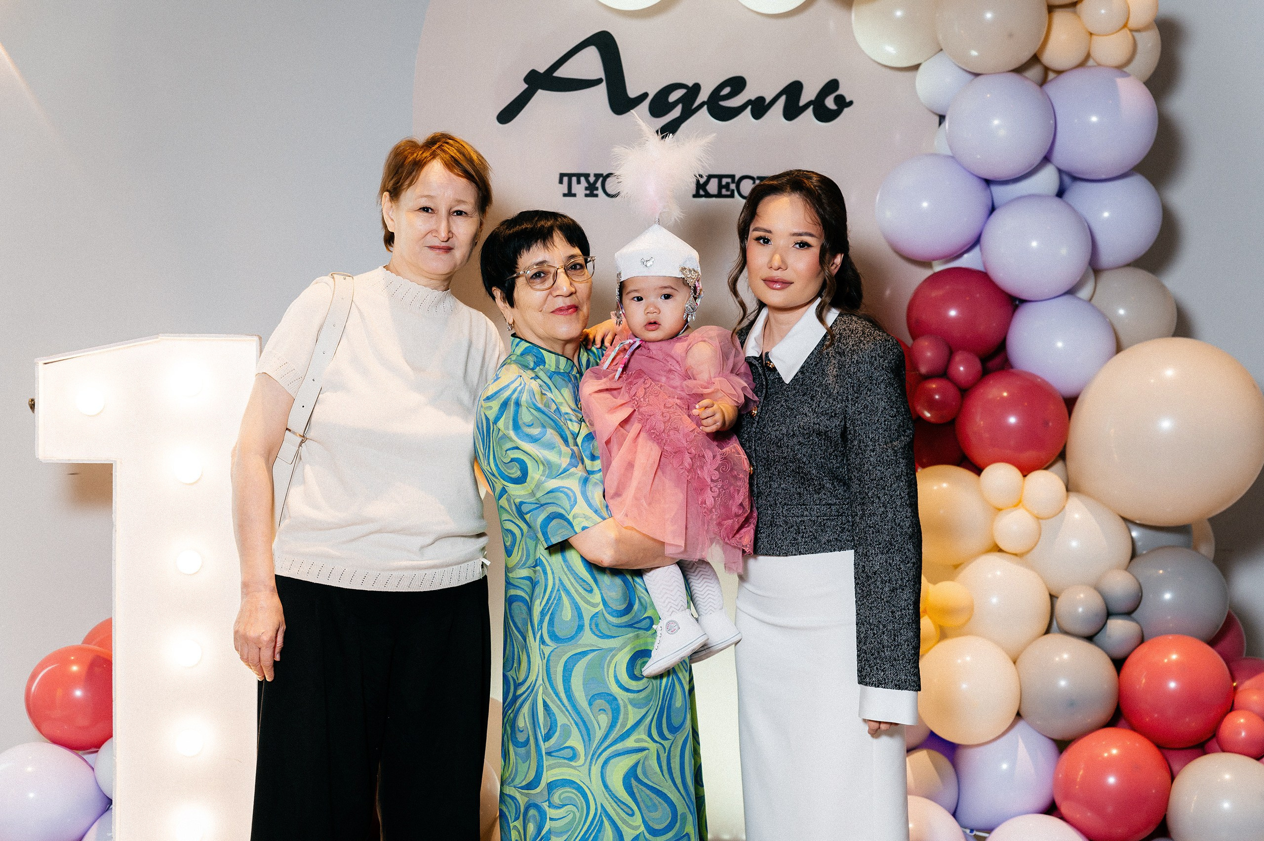 Адель, 1 год. Фотограф в Алматы — Алексей Коньков | Репортаж, свадьбы, портреты