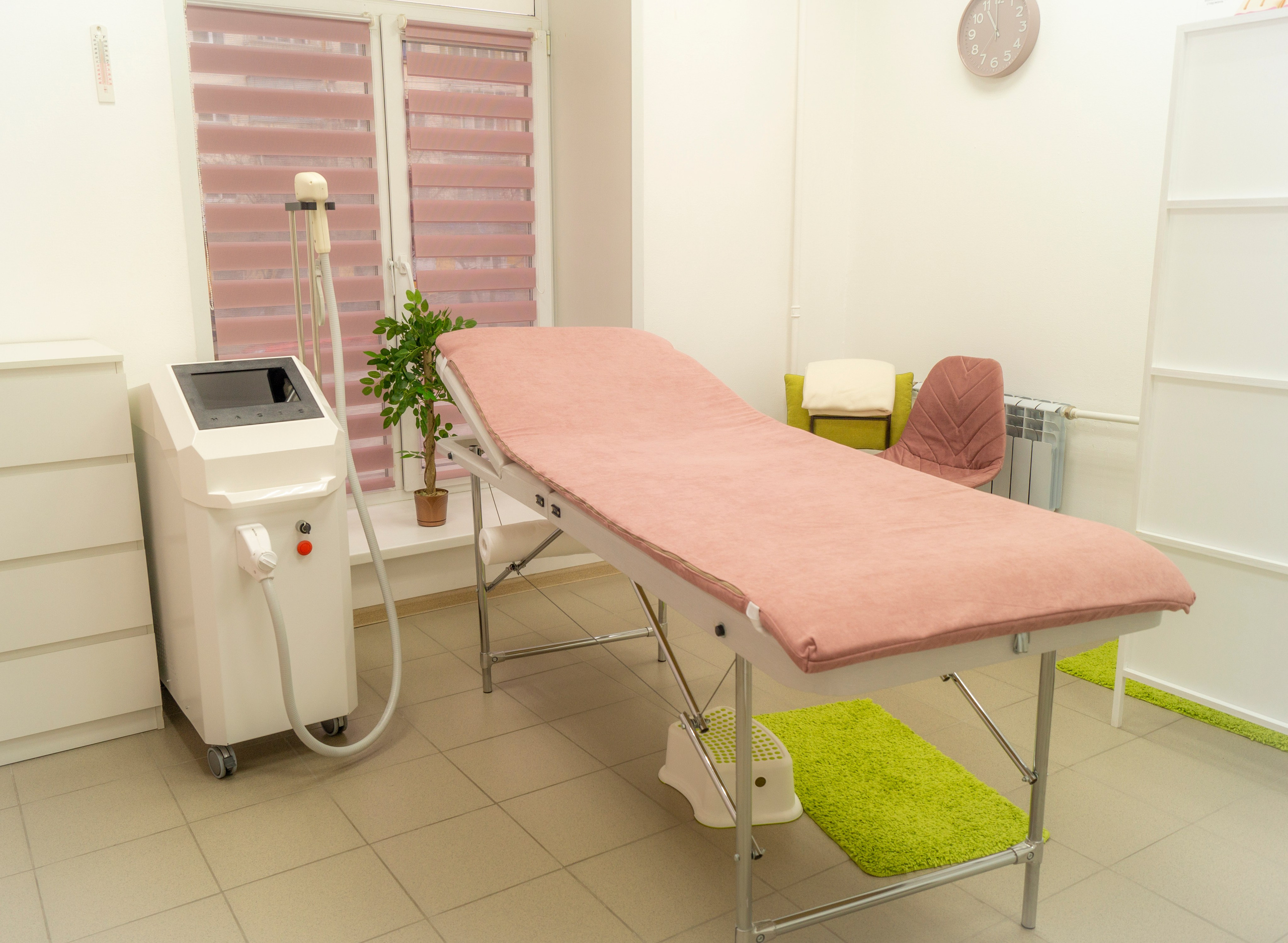 Съёмка в центре лазерной эпиляции. Интерьерный и портретный фотограф в Екатеринбурге Андрей Калинин