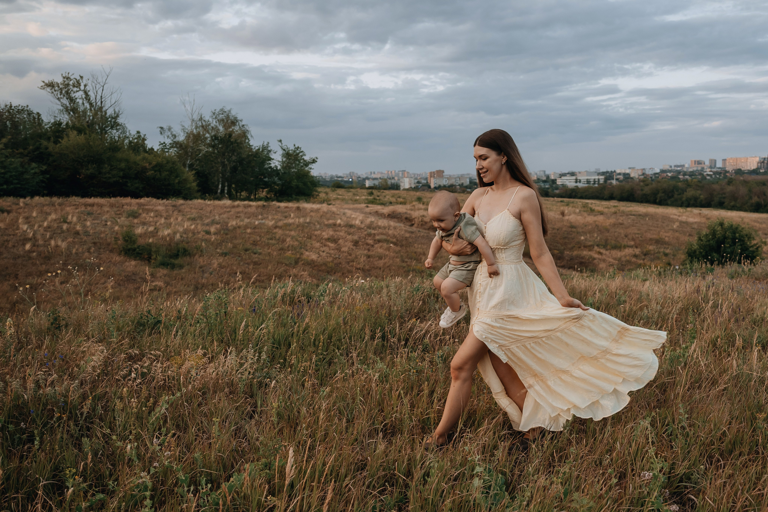 Годик на прогулочной семейной фотосессии. Семейный и детский фотограф Кущ Наташа
