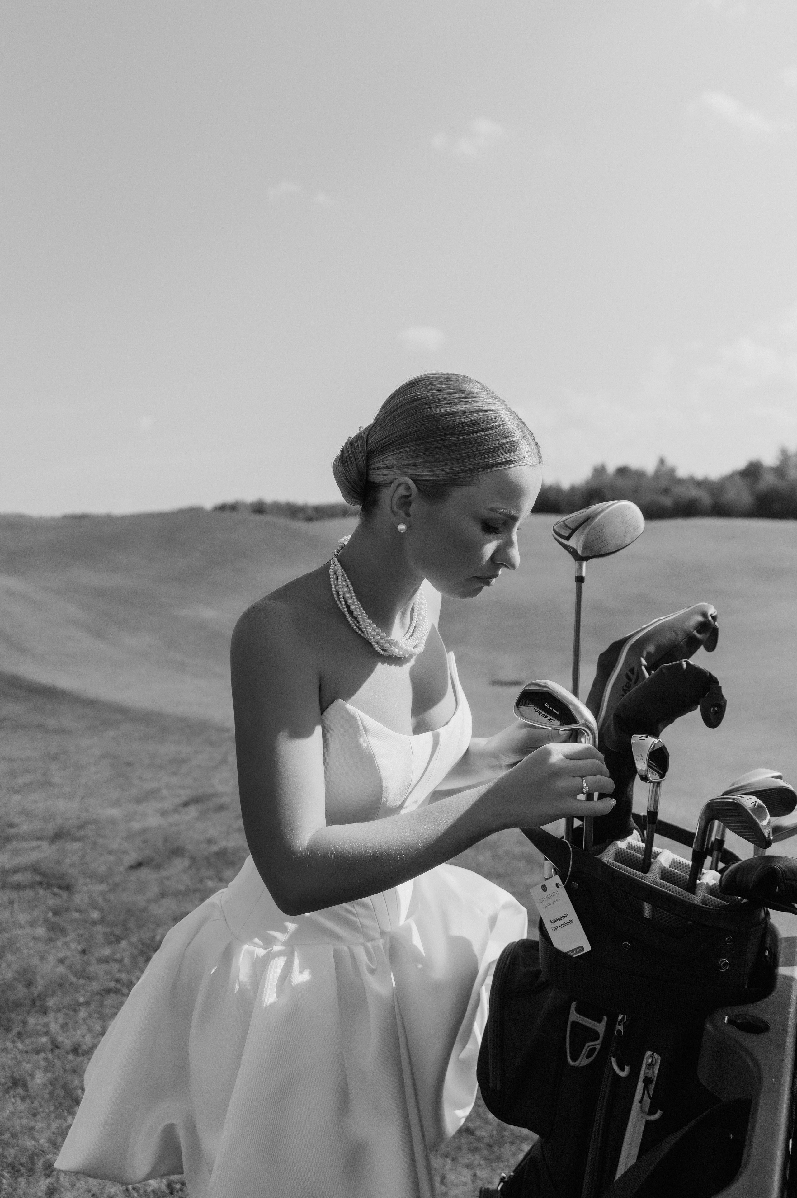 Свадебная фотосессия в Завидово гольф поле с утром невесты и красивым свадебным банкетом. Свадебный фотограф в Твери, Москве и Санкт-Петербурге Денисова Екатерина