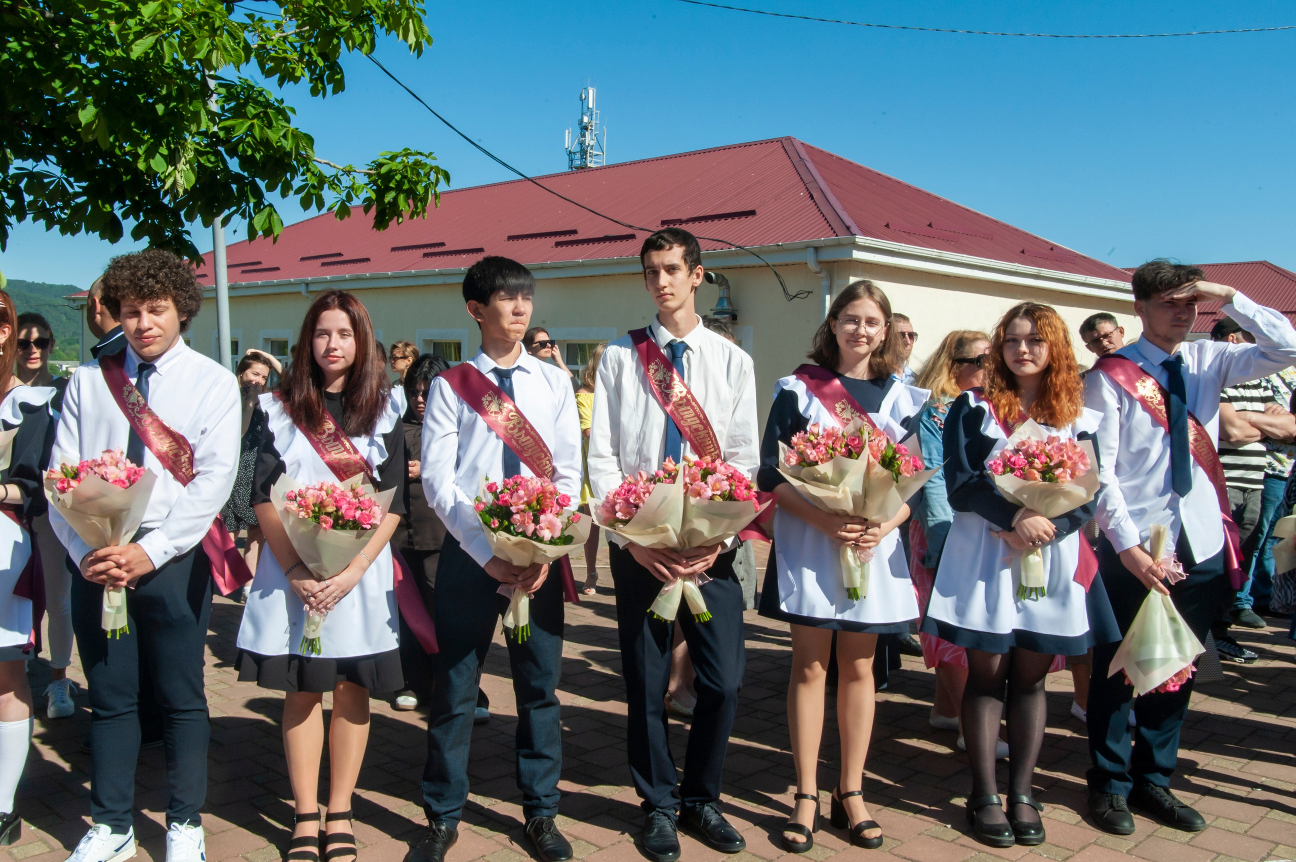 Последний Звонок МАОУ СОШ № 17 им. Эдуарда Есаяна — Архипо-Осиповка. Свадебный и семейный фотограф Денис Лукьянов в Краснодаре, Краснодарском крае и Республике Крым