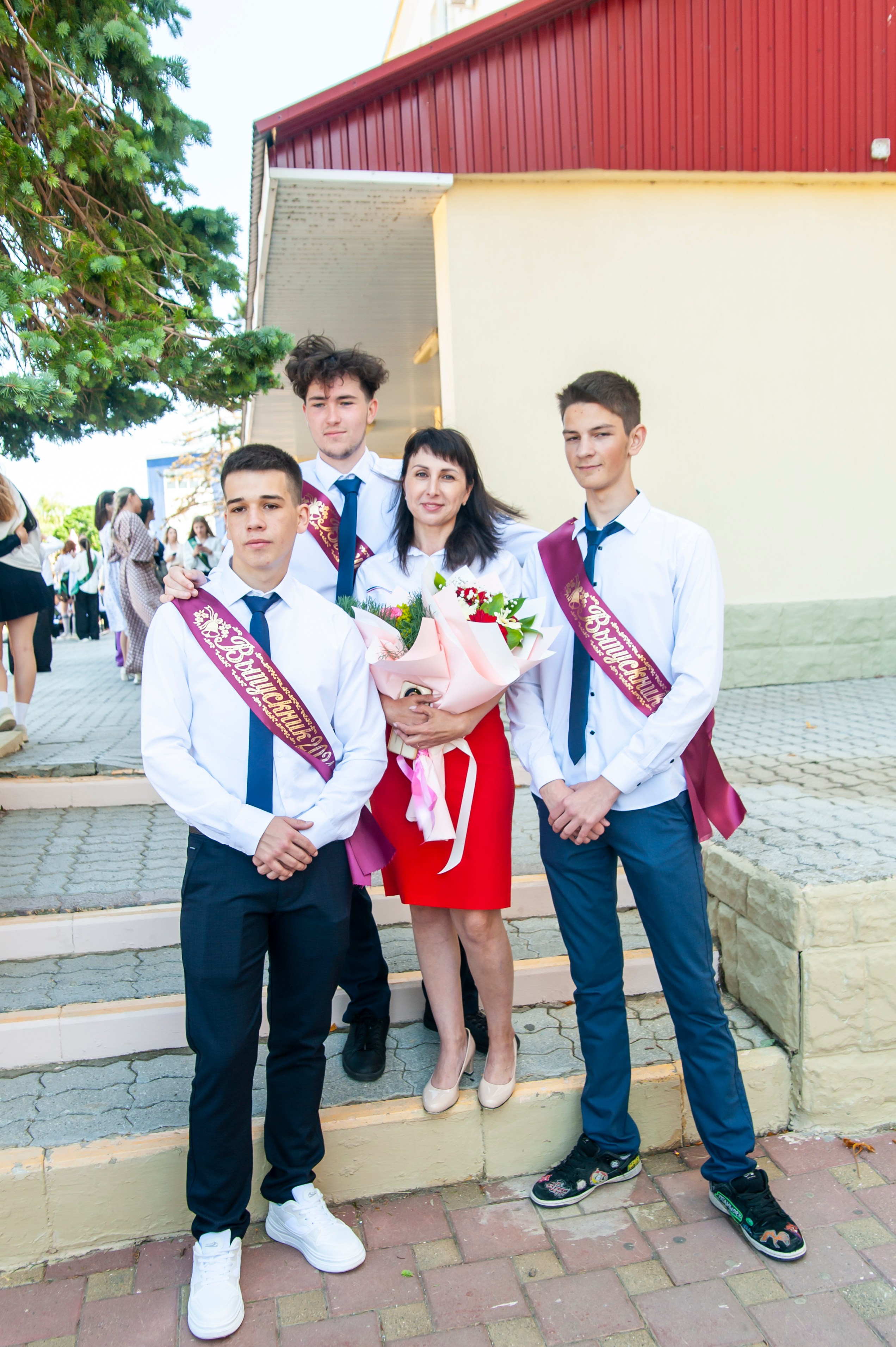 Последний Звонок МАОУ СОШ № 17 им. Эдуарда Есаяна — Архипо-Осиповка. Свадебный и семейный фотограф Денис Лукьянов в Краснодаре, Краснодарском крае и Республике Крым