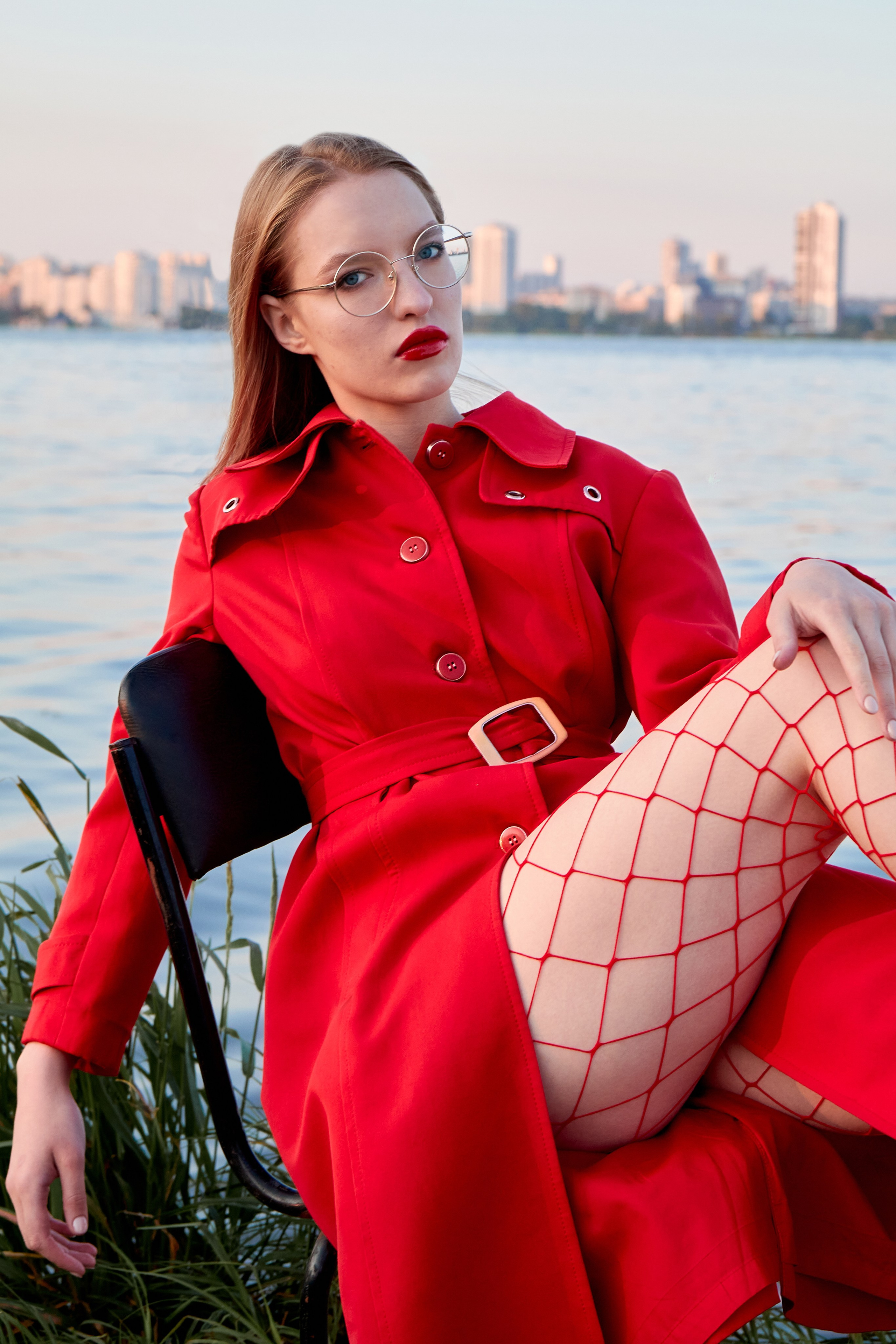 Инна, съёмка в пальто. Предметный и репортажный фотограф Алексей Кротов