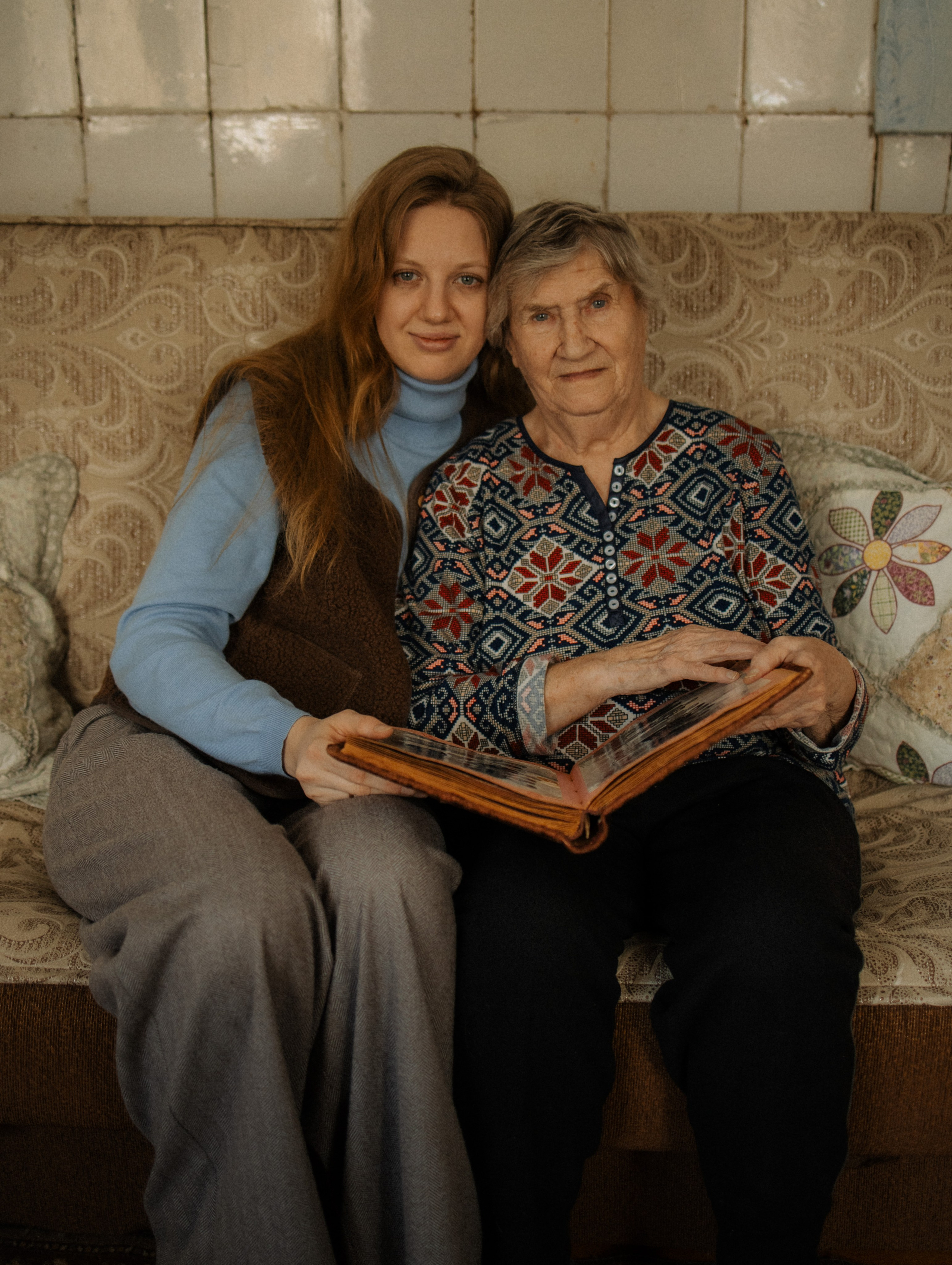 Домашняя история бабушки и внучки. Фотограф Углич и Ярославль Ольга Тятюшкина