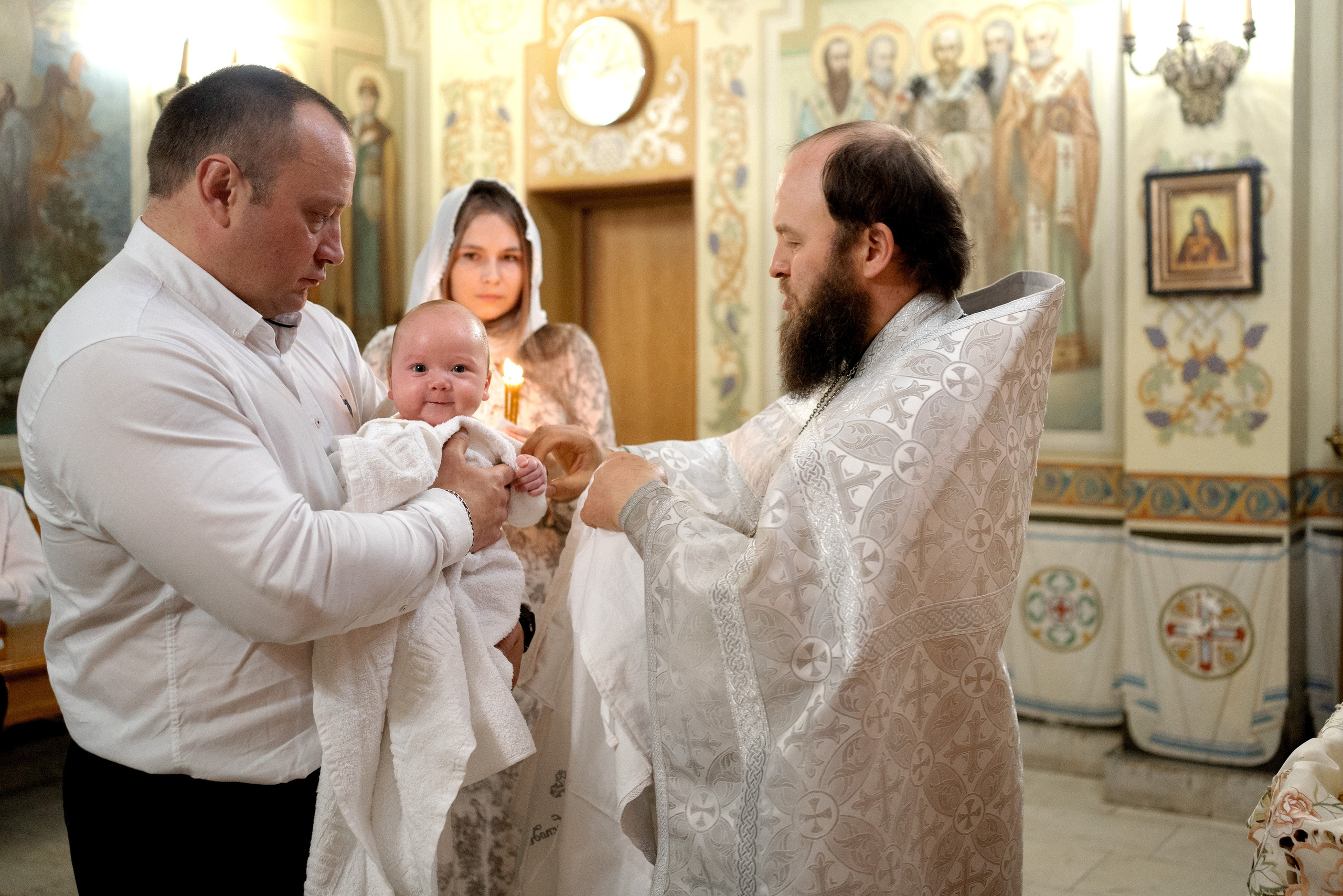 Съемка Таинства Крещения в храме Архангела Михаила в Тропареве. Семейный и детский фотограф в Москве Екатерина Офицерова