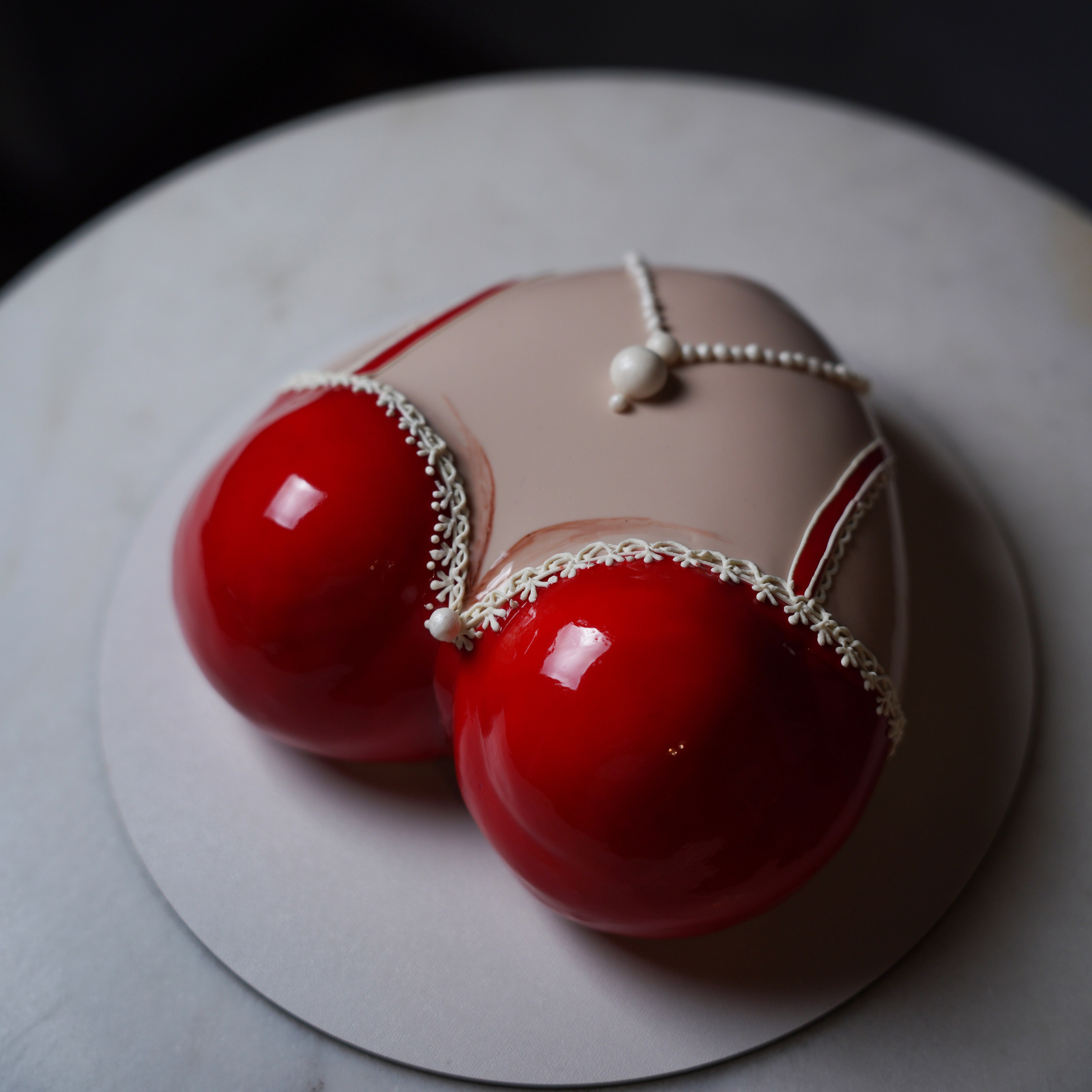 Варианты муссовых тортов про любовь. Кондитер Наталья Ташматова