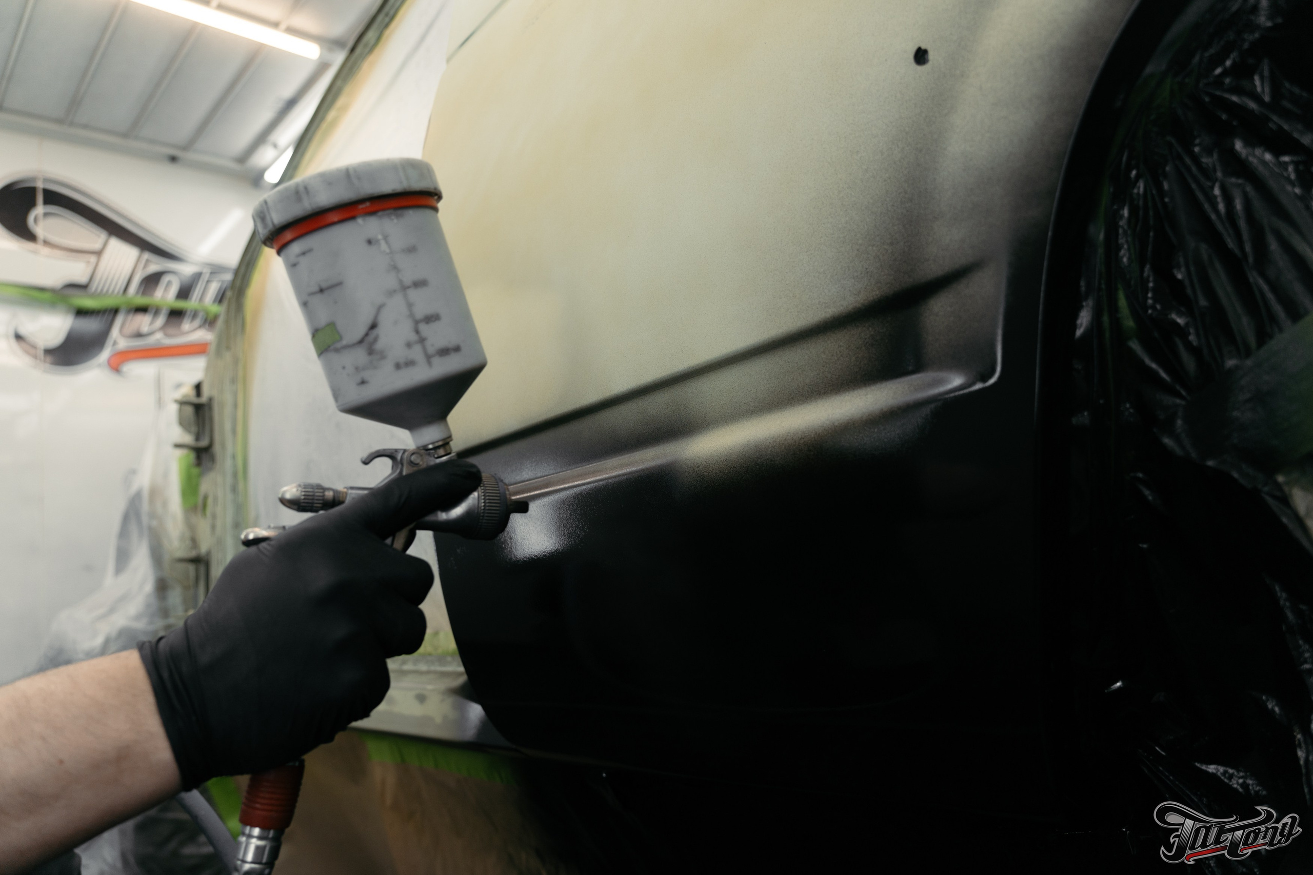 Chevrolet Tahoe I ремонт по кузову и окрас, пошив салона. DeLorein