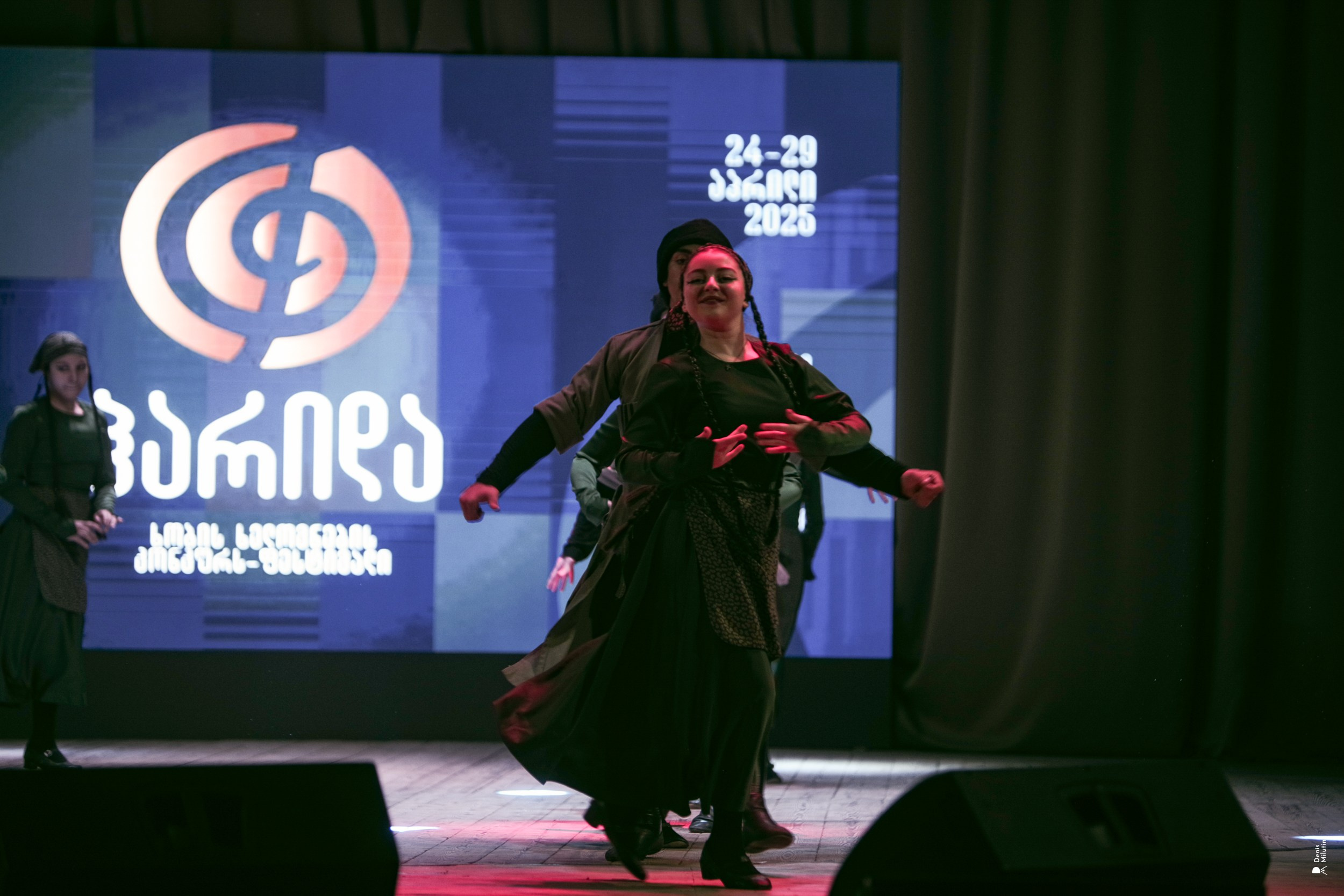 Танцы в Хоби. Портретный фотограф Денис Милютин