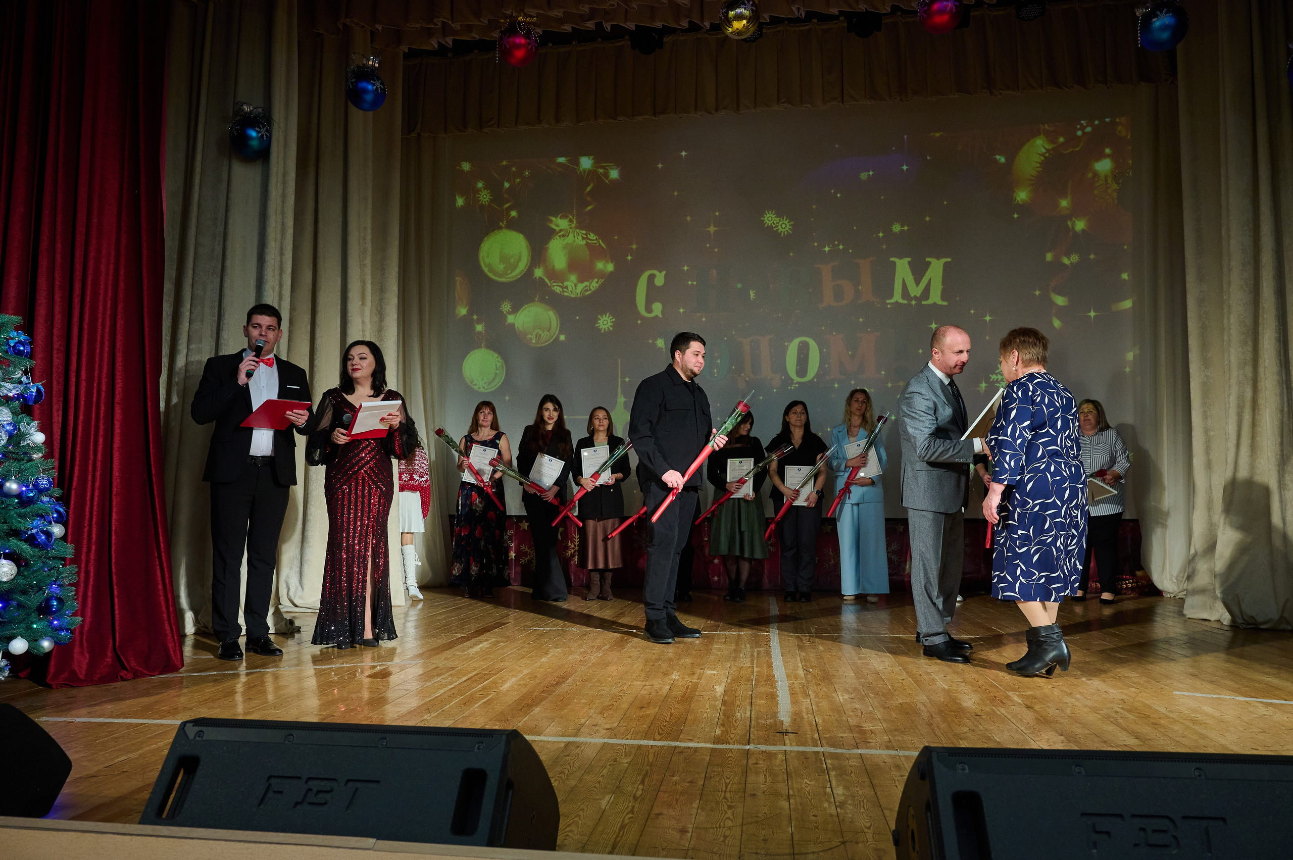 Концерт НГ В ДК. Жизнь курорта Кабардинка в фотографиях