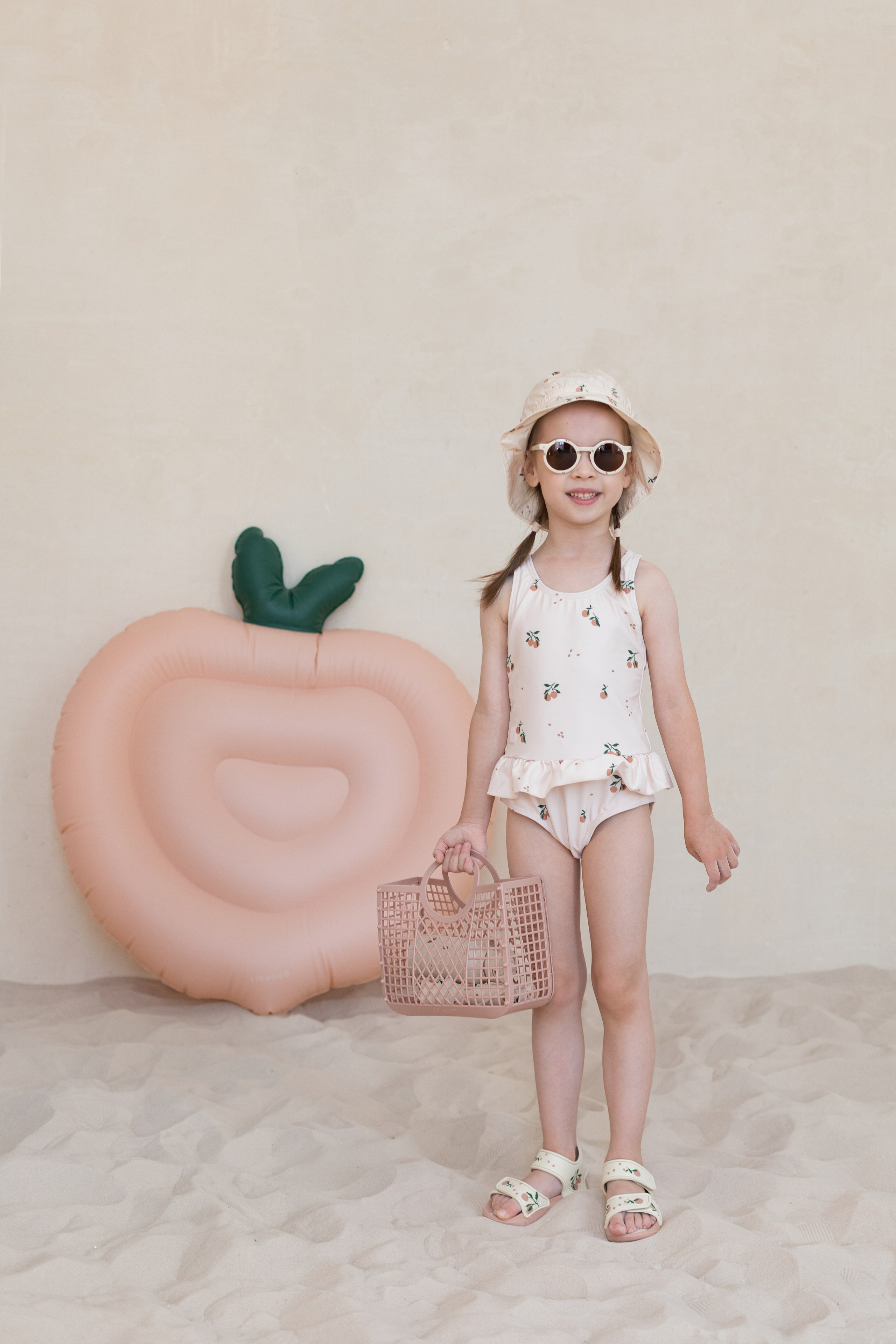 Фотосессия в песке для детского бренда. Детский и контент фотограф Надя Волкова Санкт-Петербург