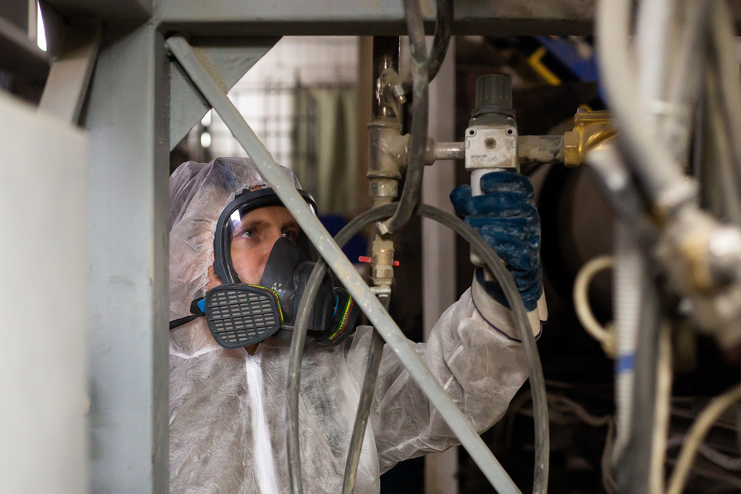 Фотографии с производства. Roman — Репортажный фотограф в Новосибирске