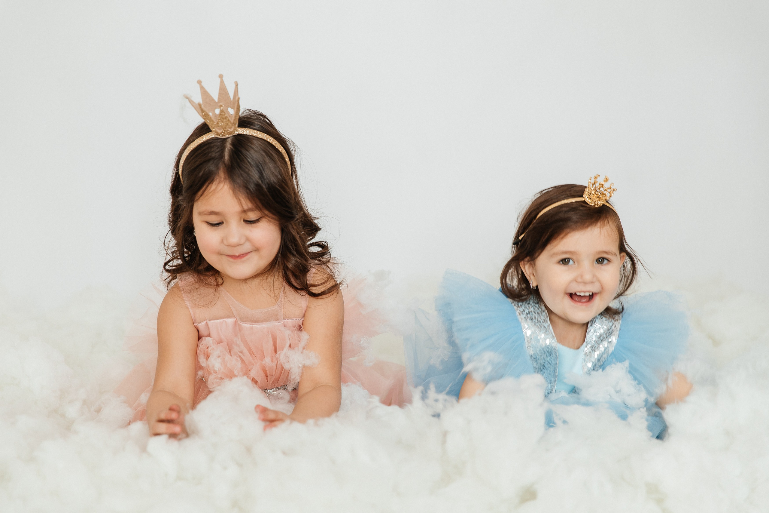 Маюша и Милаша в облаках. Воронистая Анастасия. Фотограф Якутия, Томпонский район