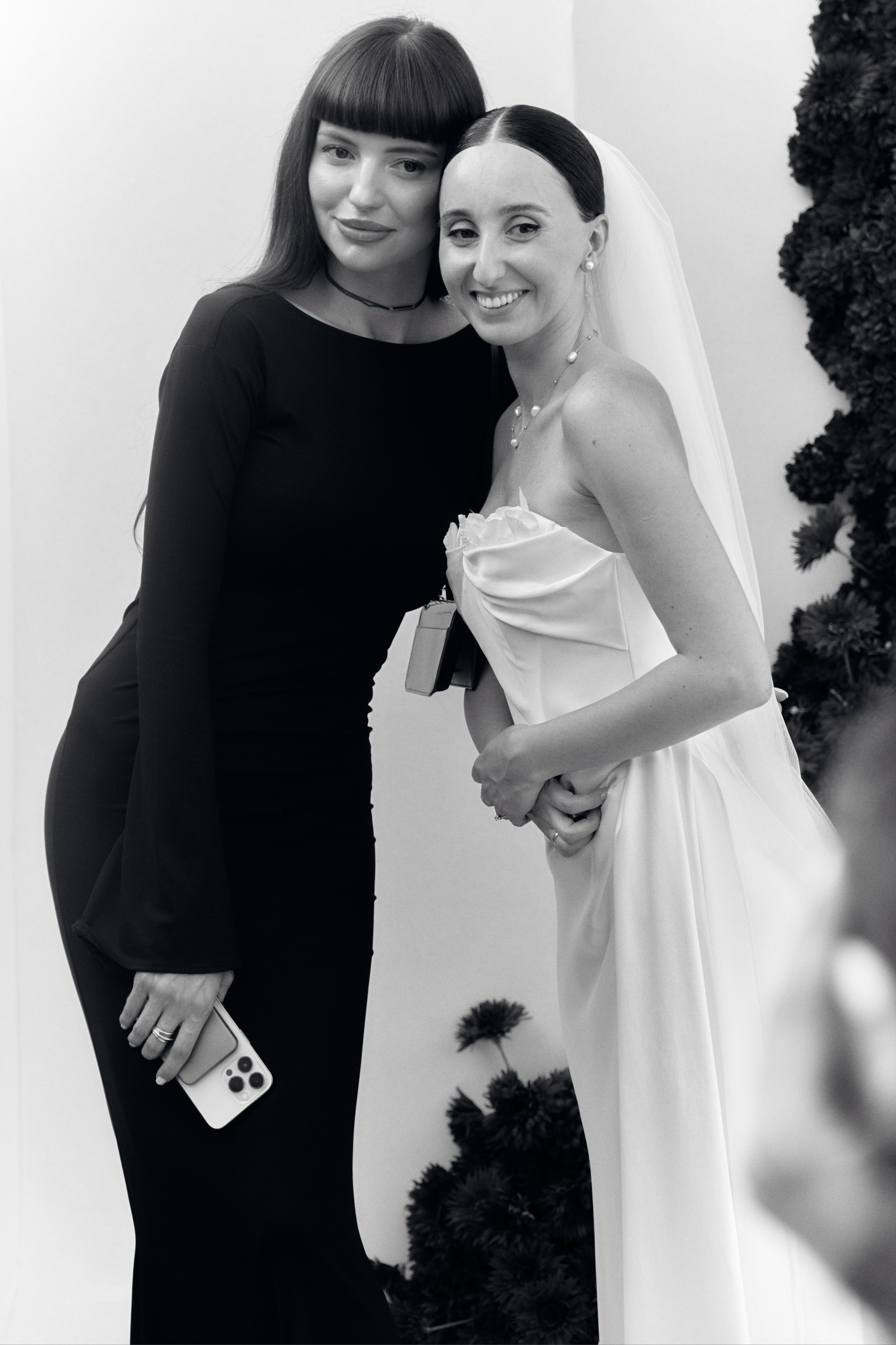 Мега и Зарема. Фотограф ALINA DZHIDZALOVA