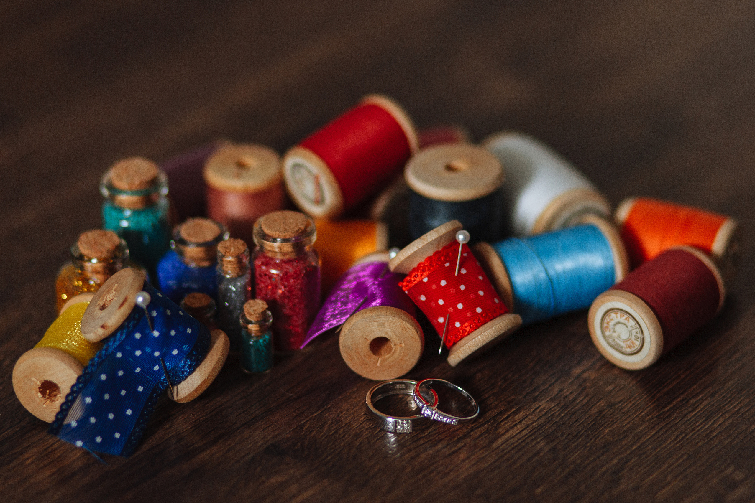 Осенние сборы невесты в квартире студии с женихом. Олег Сверчков | Свадебный фотограф Вологда