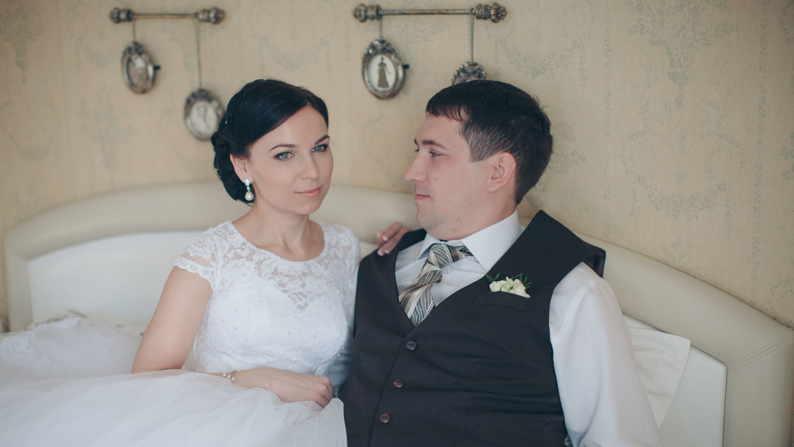 Фотографии невеста и жених получили в осенних тонах. Олег Сверчков | Свадебный фотограф Вологда