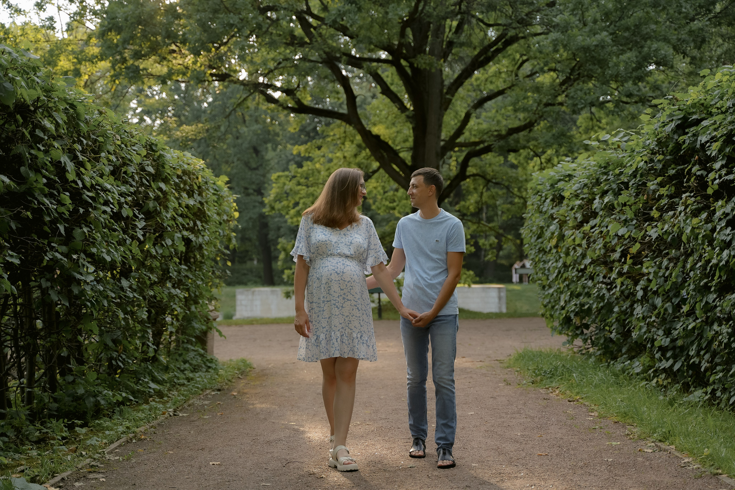 Фотосессия беременности. Прогулка в парке. Фотографы на роды в Москве. Фото и видео родов. Фотопроект «Продолжение рода»