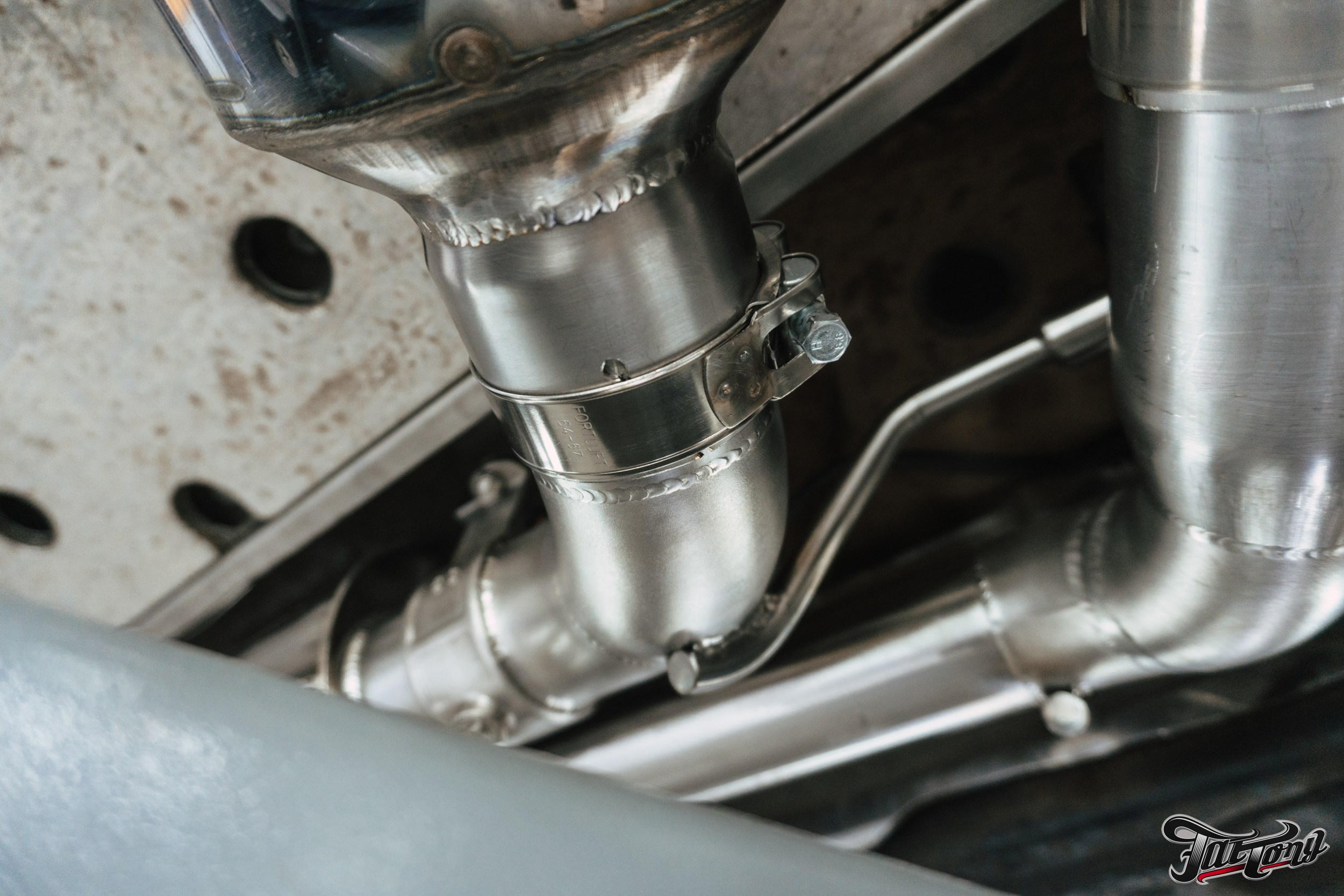 Mercedes G-class выхлопная система с 2мя режимами громкости. DeLorein