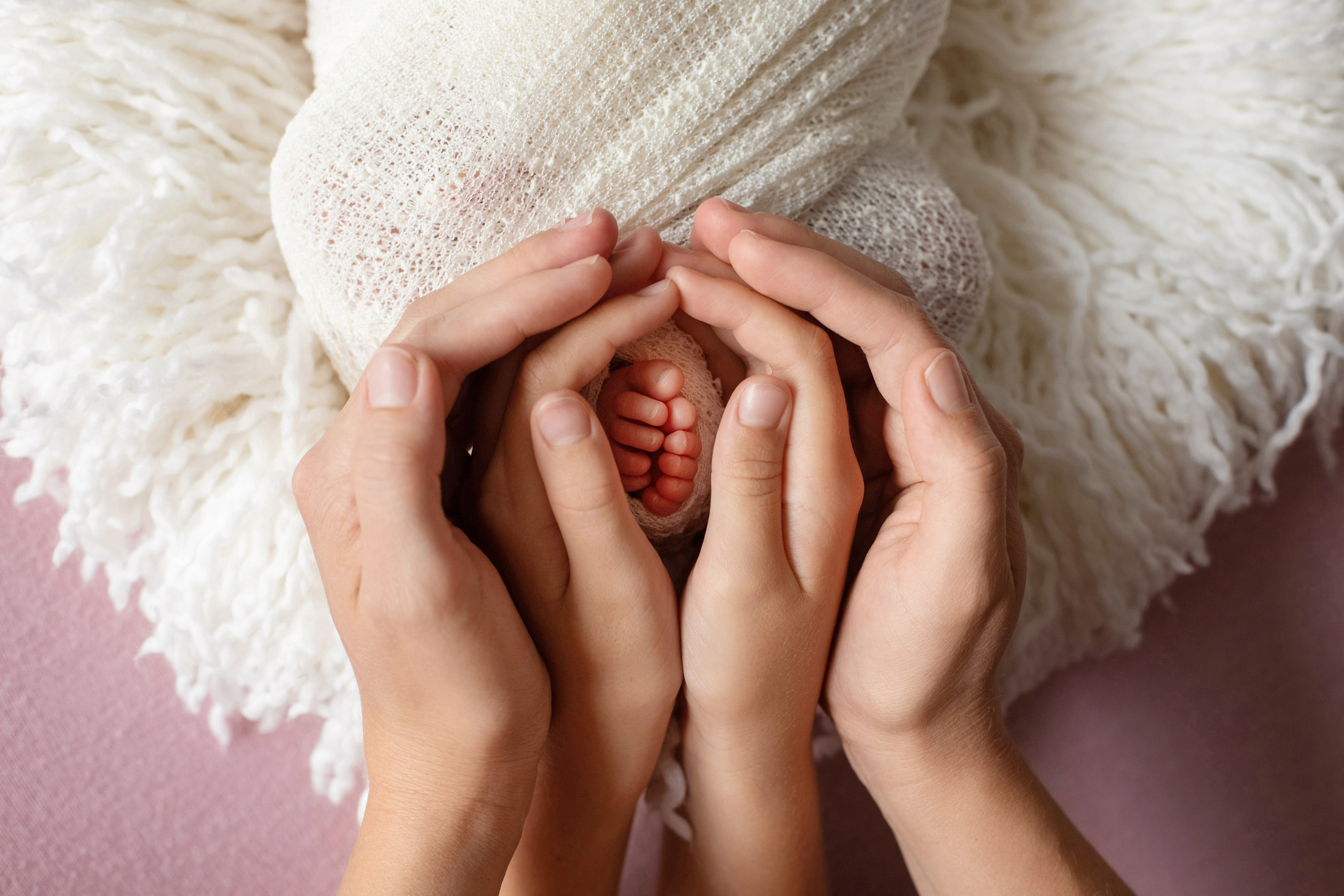 Александра и Есения. Фотограф новорожденных в Екатеринбурге Татьяна Продан