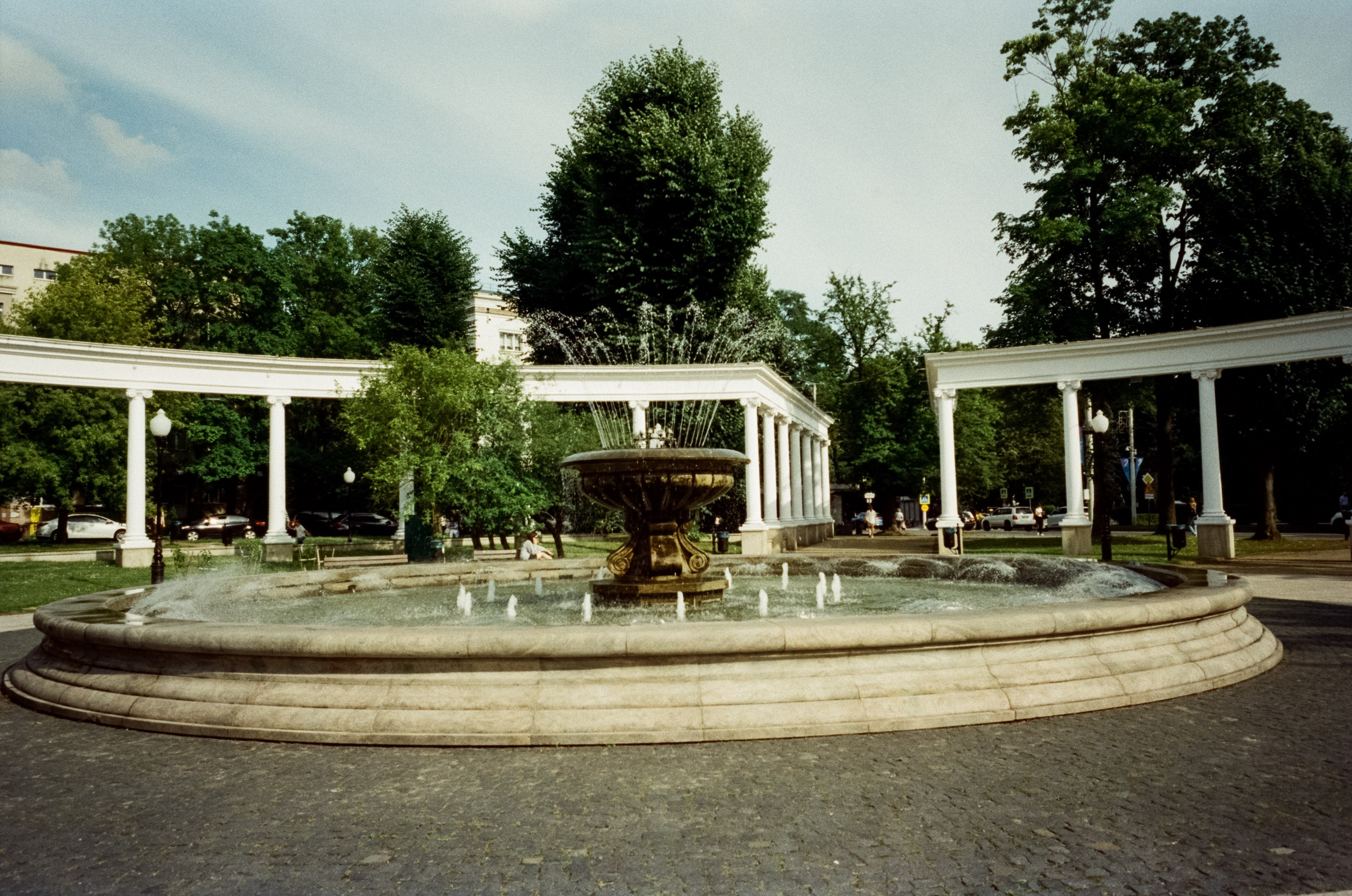 Прогулка от Площади Победы к Amalienau в golden hour. Фотограф-документалист Мария Осокина