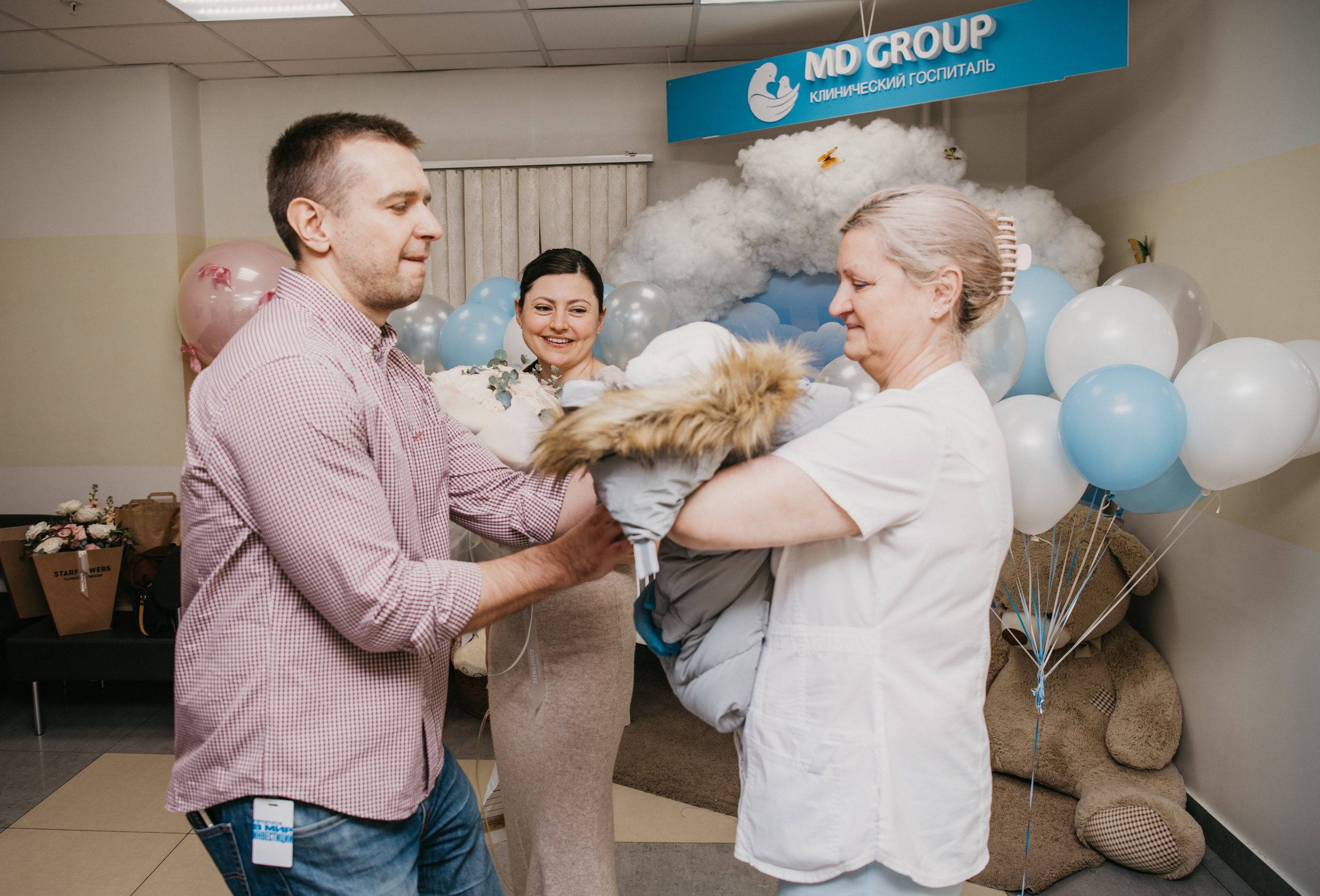 Выписка малыша. Мать и дитя на Севастопольском. Фотограф на выписку из роддома в Москве и МО