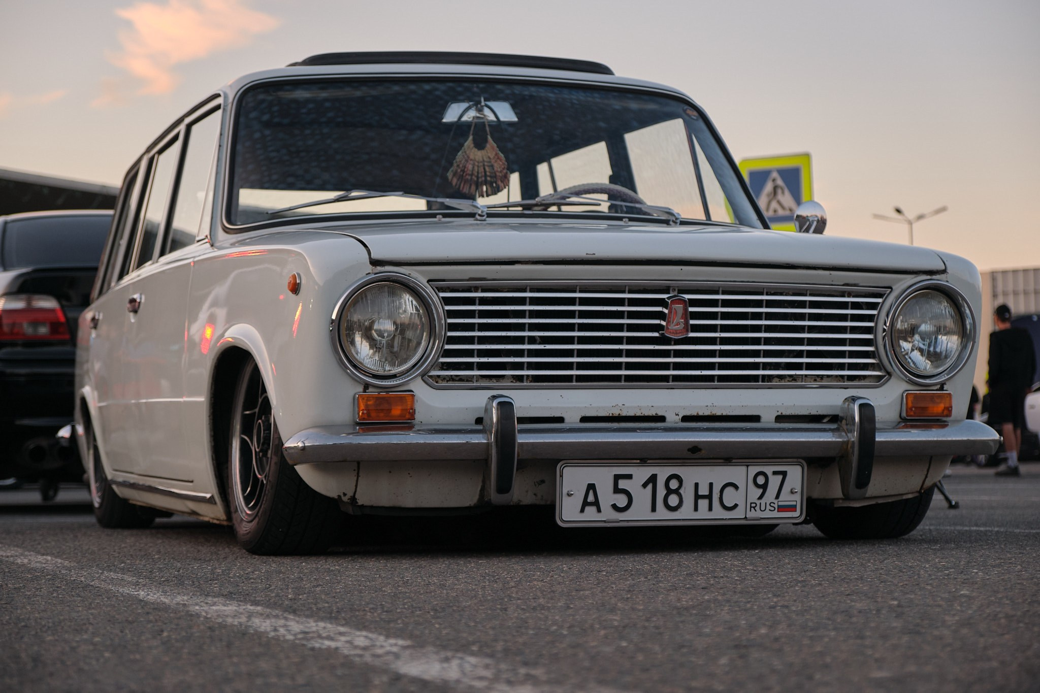 Автомобили