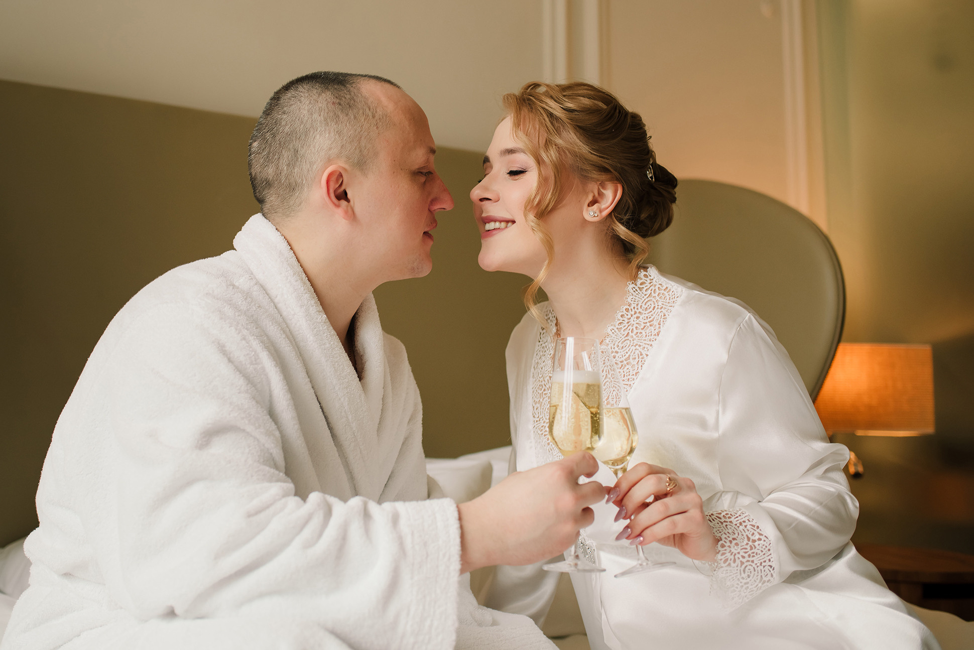 Юля и Миша. Красивое утро и Витебский вокзал. Семейный и Свадебный фотограф. Санкт-Петербург. Пушкин