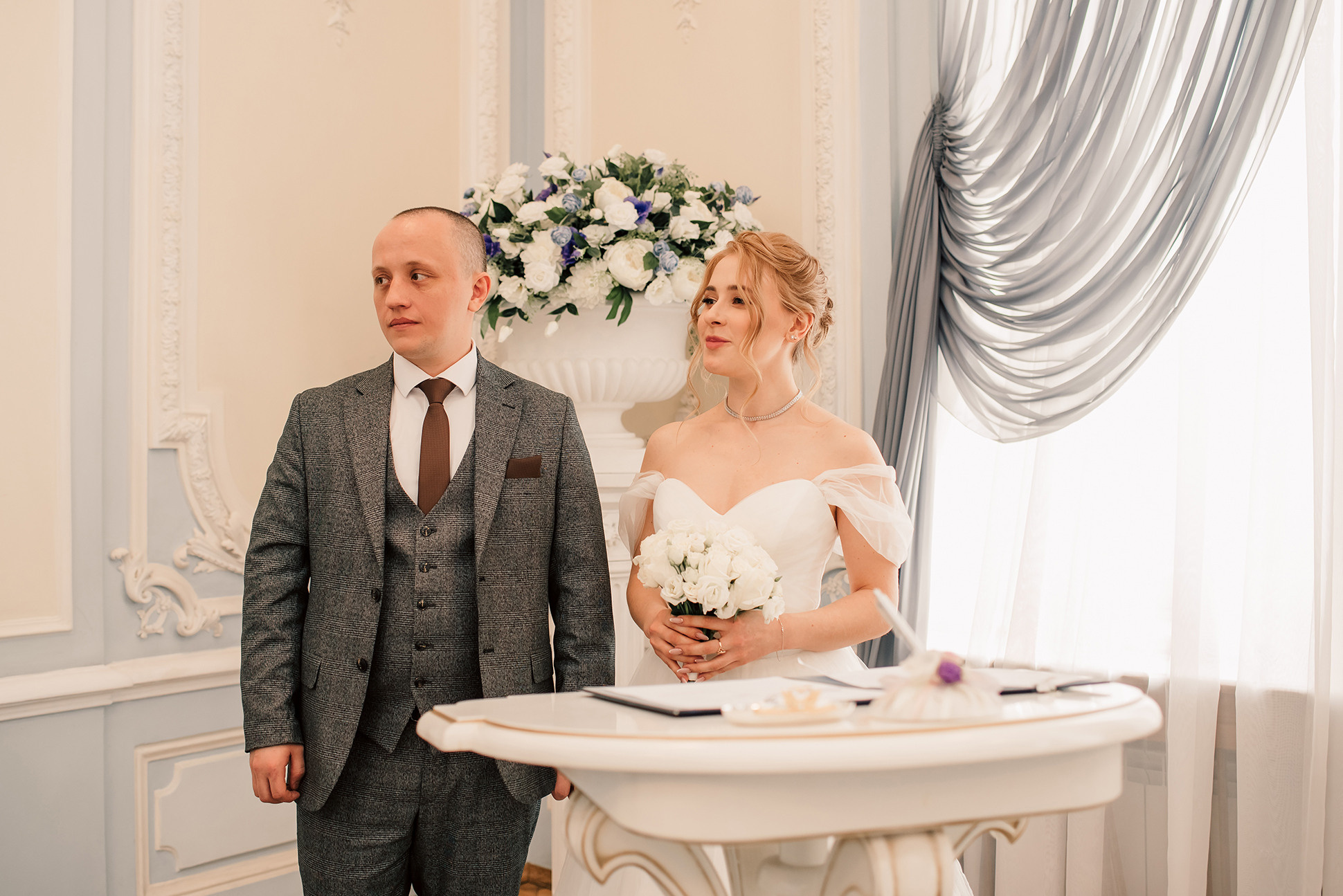 Юля и Миша. Красивое утро и Витебский вокзал. Семейный и Свадебный фотограф. Санкт-Петербург. Пушкин