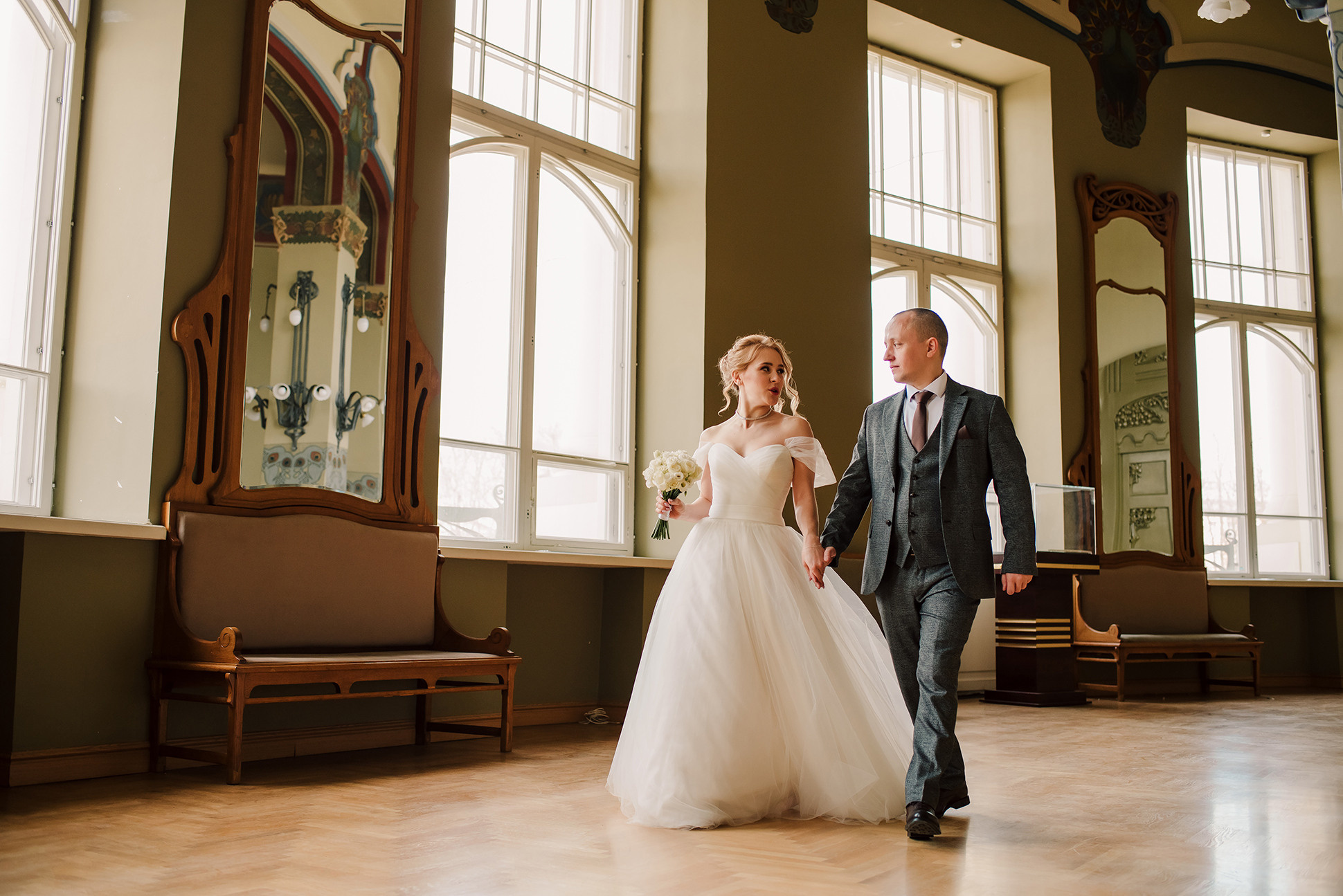 Юля и Миша. Красивое утро и Витебский вокзал. Семейный и Свадебный фотограф. Санкт-Петербург. Пушкин