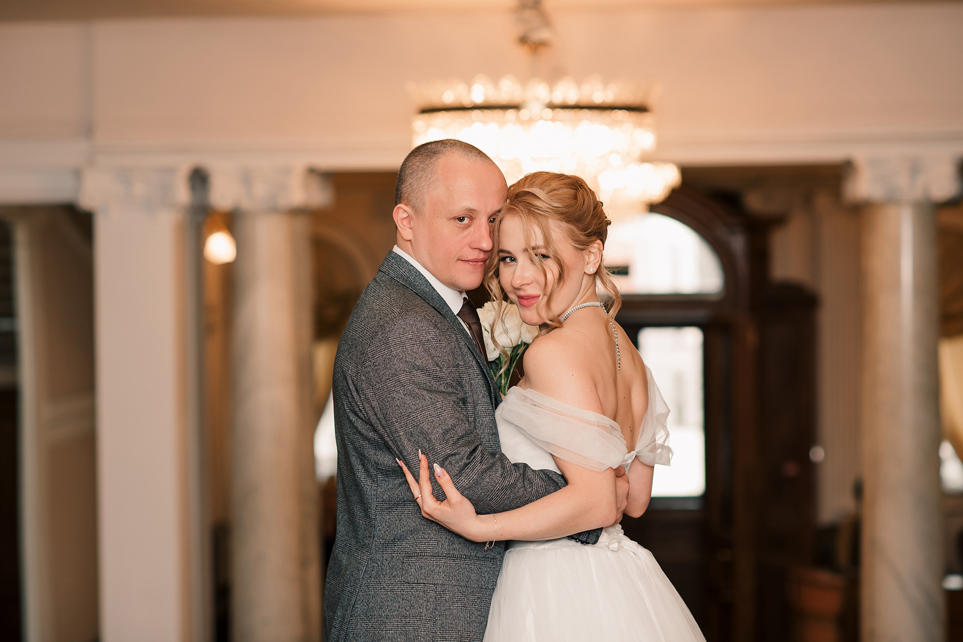 Юля и Миша. Красивое утро и Витебский вокзал. Семейный и Свадебный фотограф. Санкт-Петербург. Пушкин