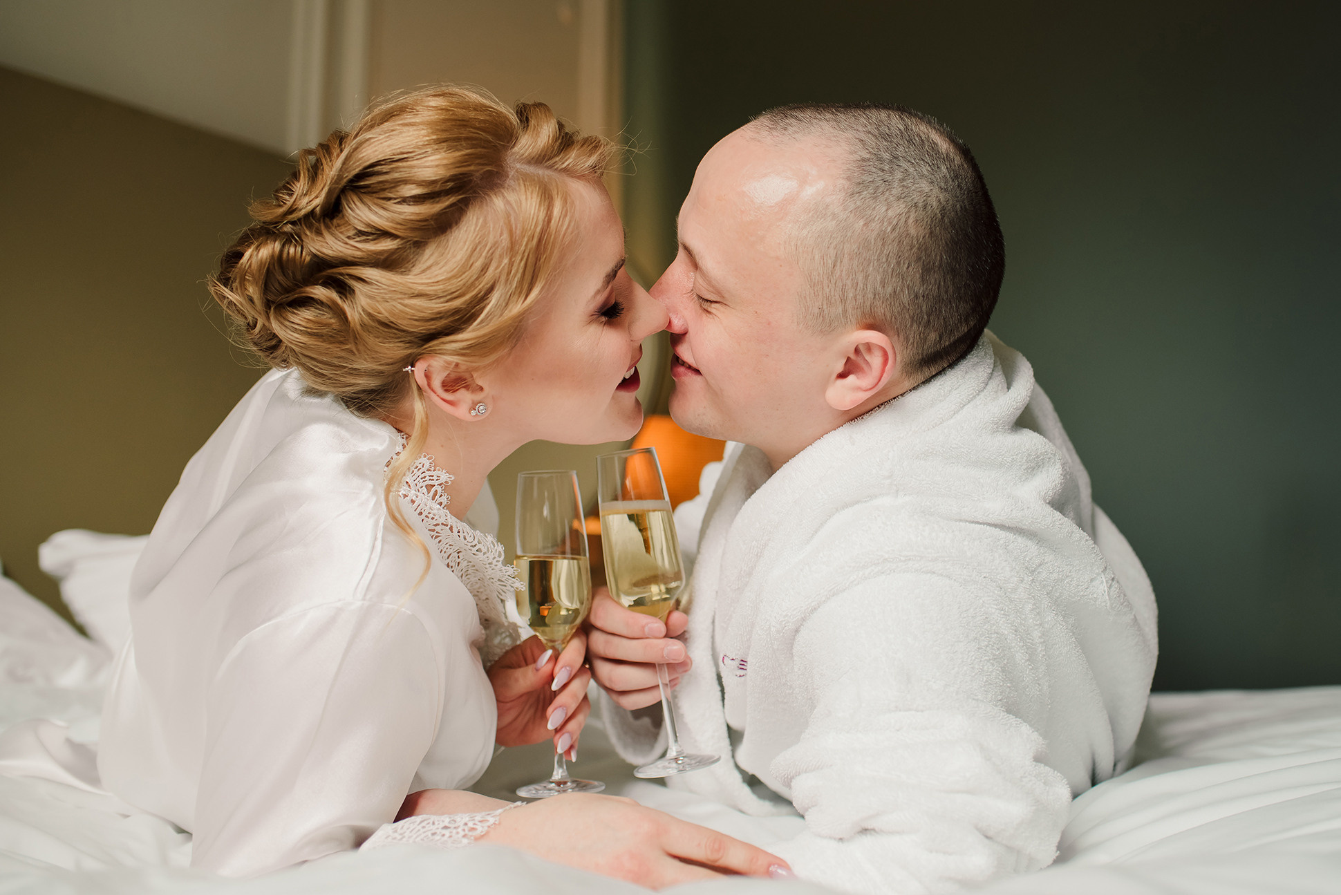 Юля и Миша. Красивое утро и Витебский вокзал. Семейный и Свадебный фотограф. Санкт-Петербург. Пушкин