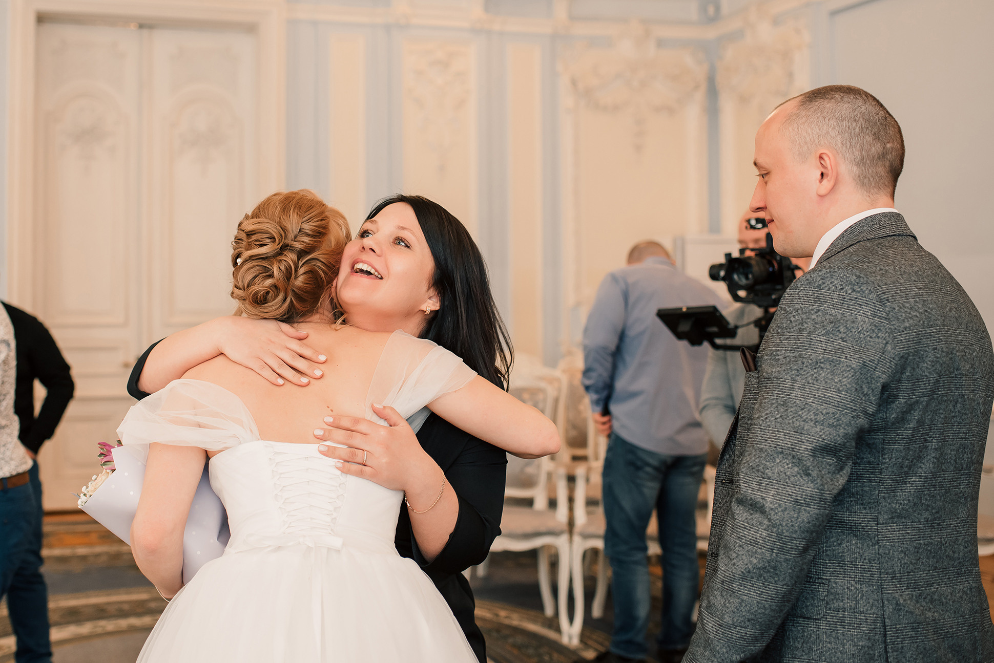 Юля и Миша. Красивое утро и Витебский вокзал. Семейный и Свадебный фотограф. Санкт-Петербург. Пушкин