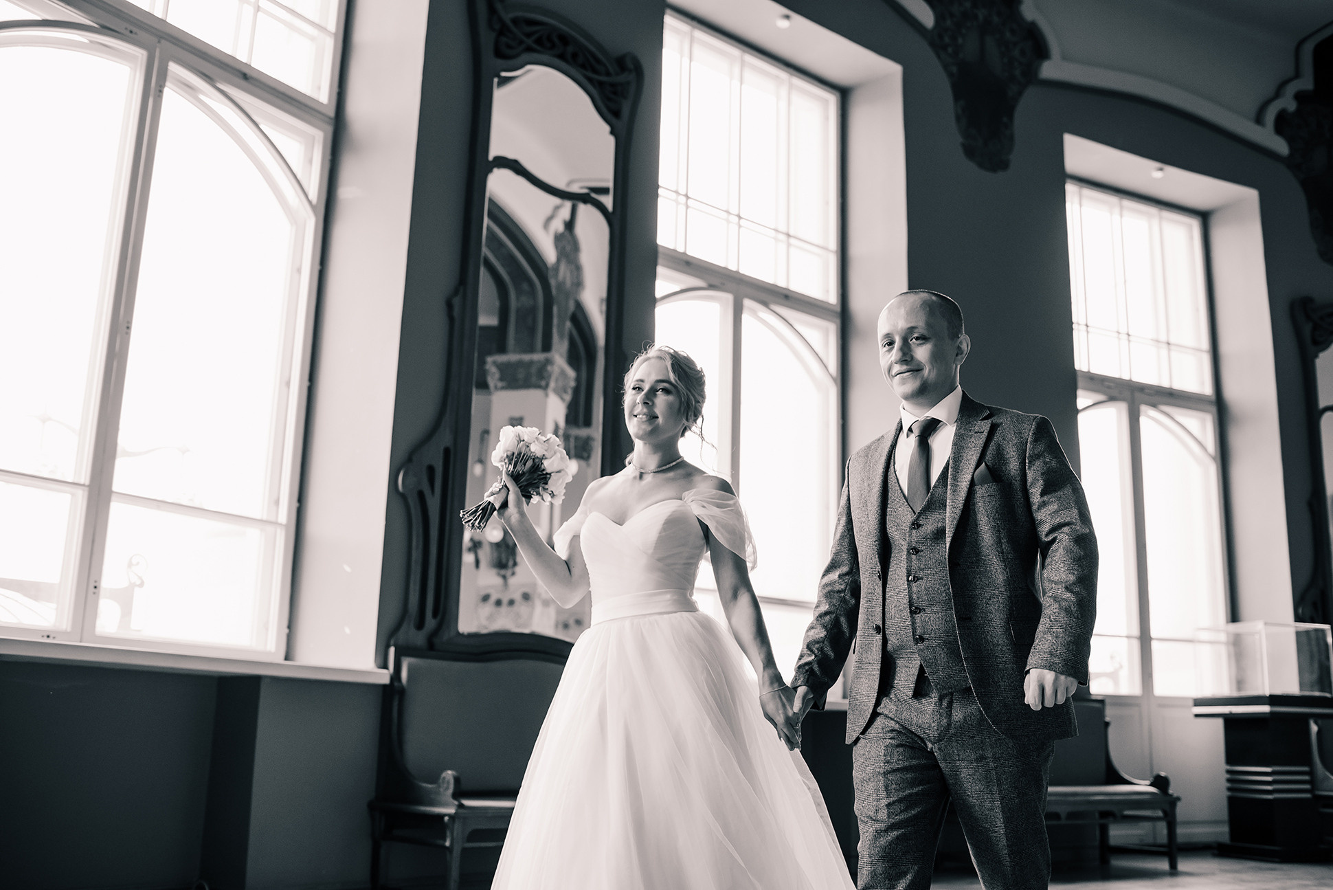 Юля и Миша. Красивое утро и Витебский вокзал. Семейный и Свадебный фотограф. Санкт-Петербург. Пушкин