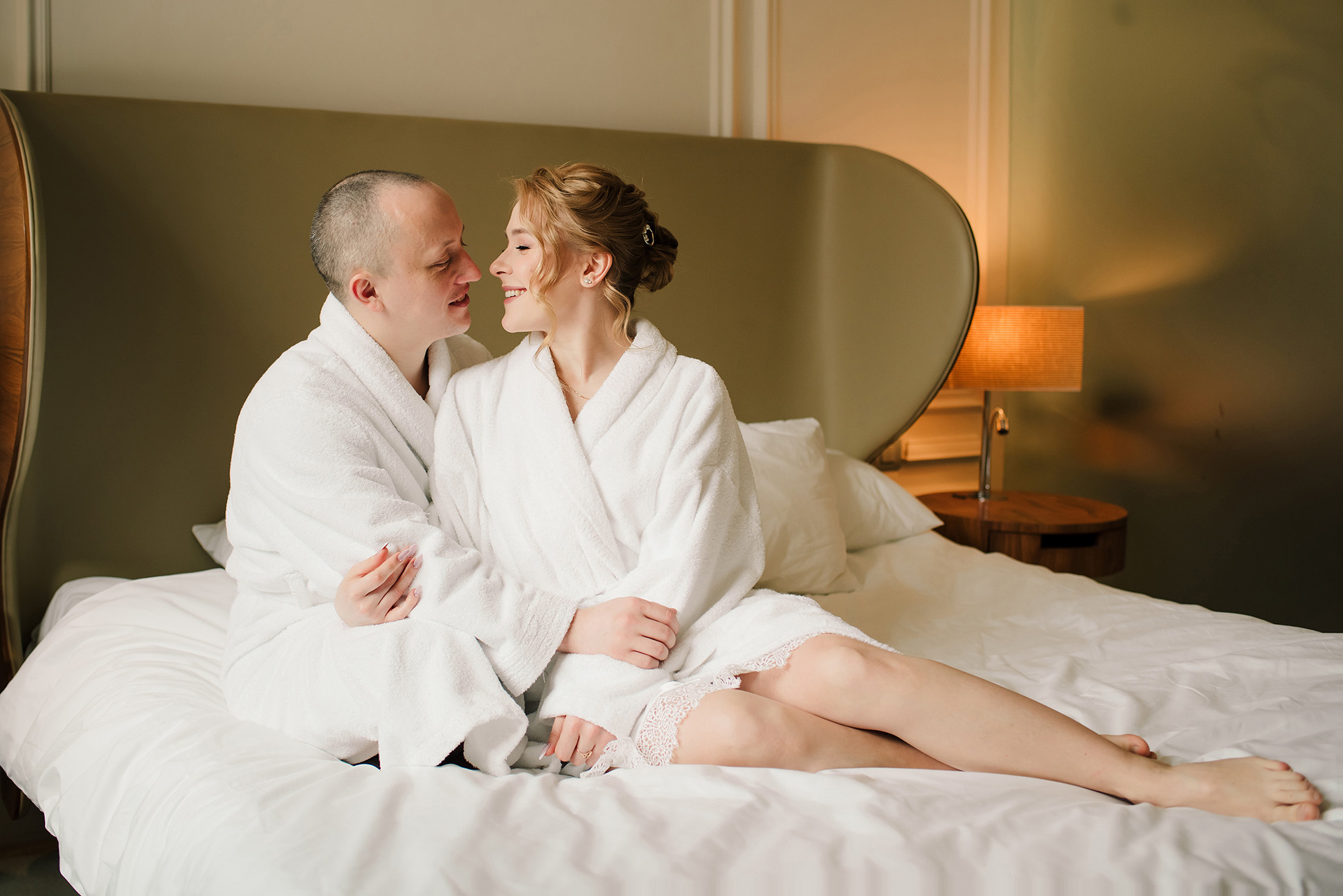 Юля и Миша. Красивое утро и Витебский вокзал. Семейный и Свадебный фотограф. Санкт-Петербург. Пушкин