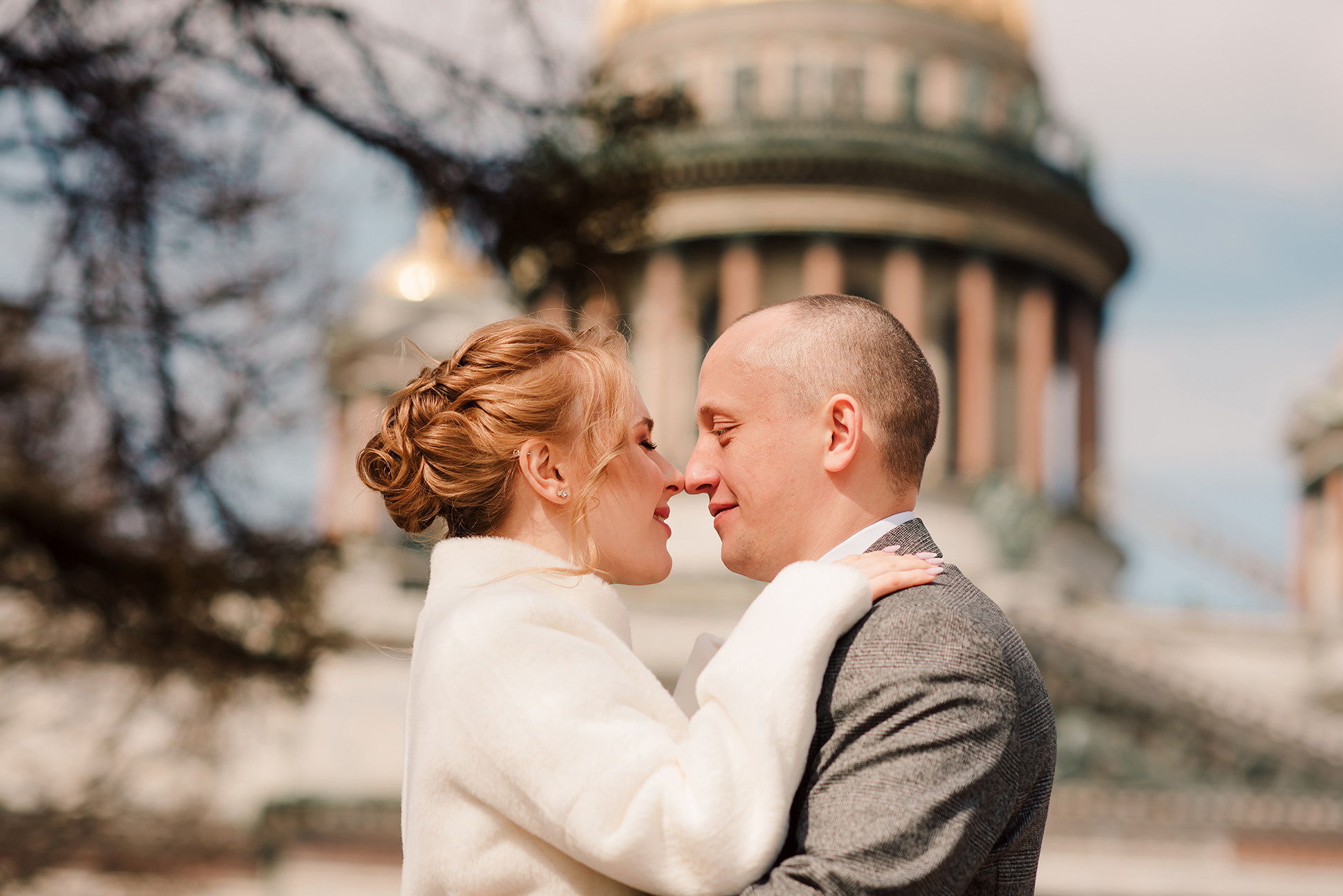 Юля и Миша. Красивое утро и Витебский вокзал. Семейный и Свадебный фотограф. Санкт-Петербург. Пушкин