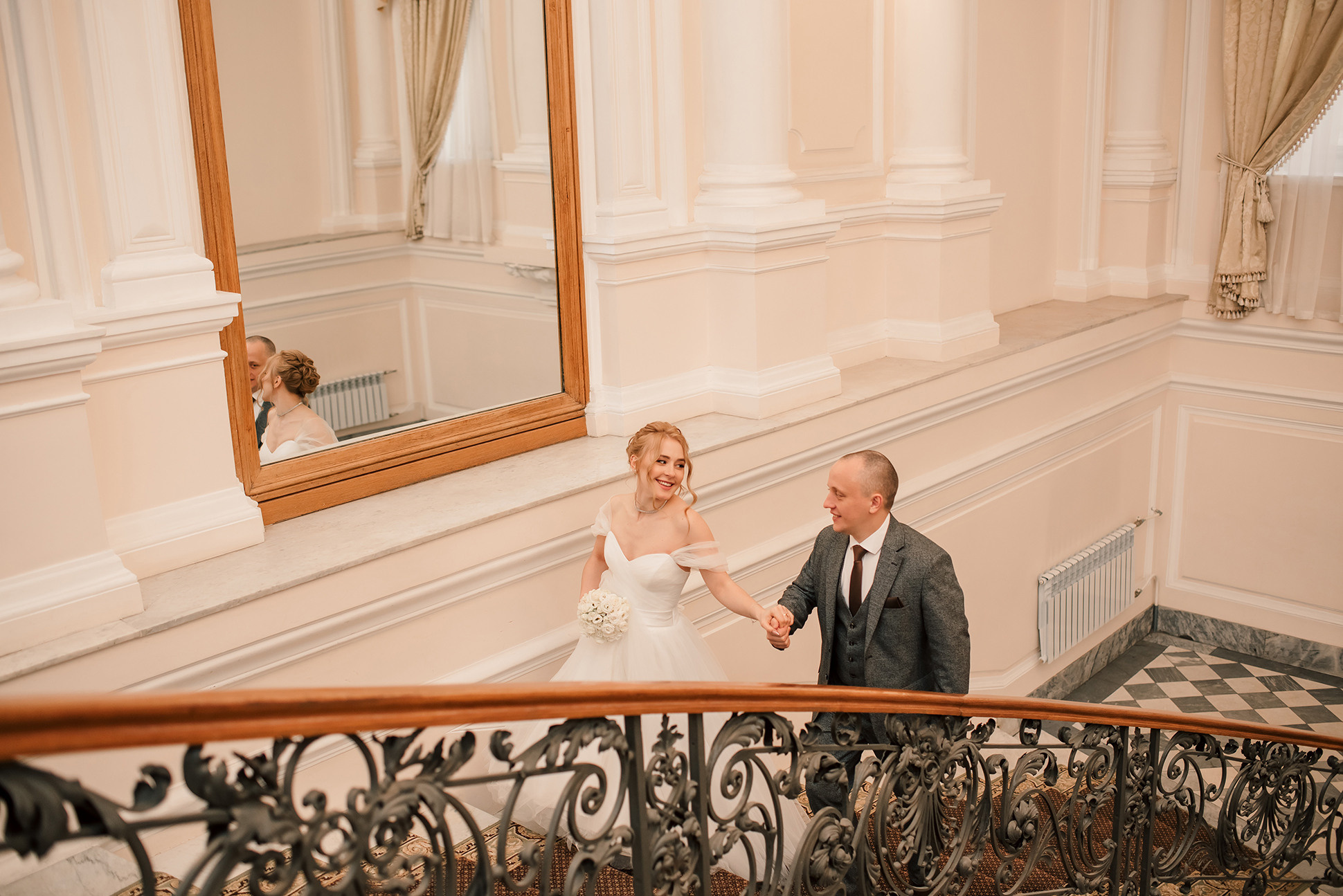 Юля и Миша. Красивое утро и Витебский вокзал. Семейный и Свадебный фотограф. Санкт-Петербург. Пушкин