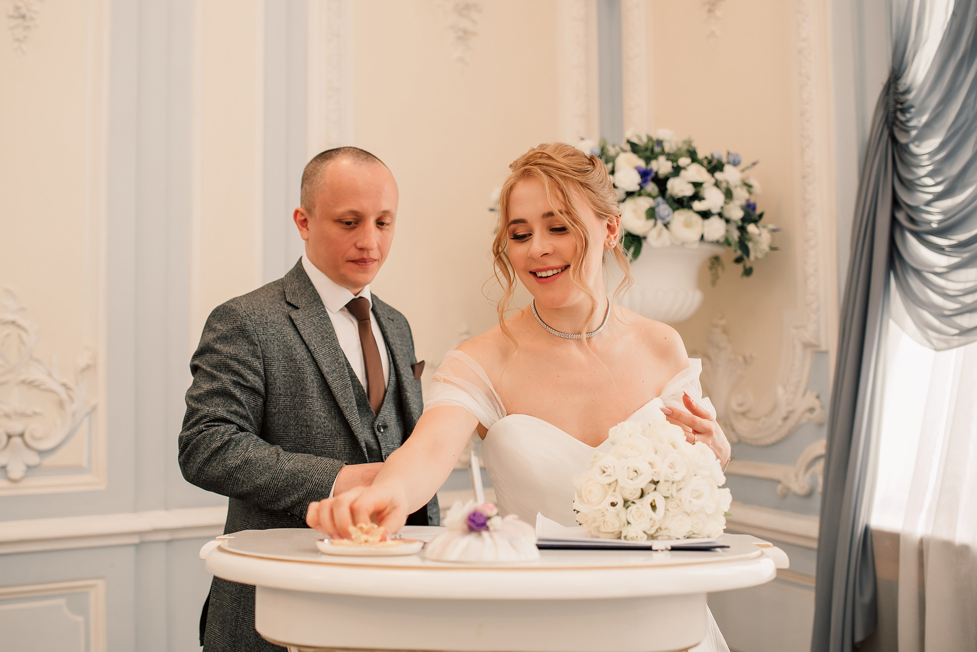 Юля и Миша. Красивое утро и Витебский вокзал. Семейный и Свадебный фотограф. Санкт-Петербург. Пушкин